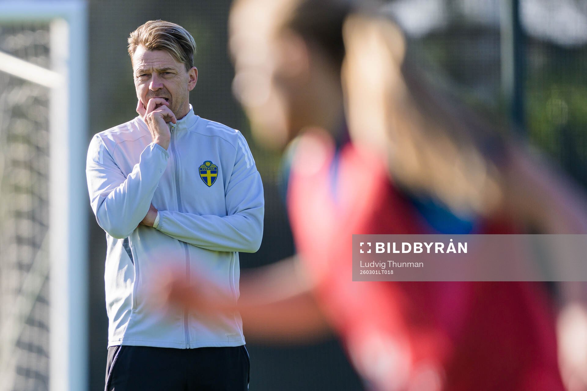 Head coach Tony Gustavsson at a training session with the