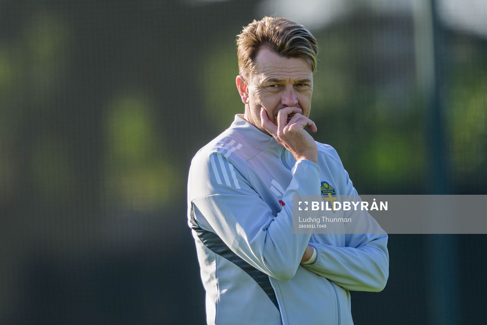 Head coach Tony Gustavsson at a training session with the