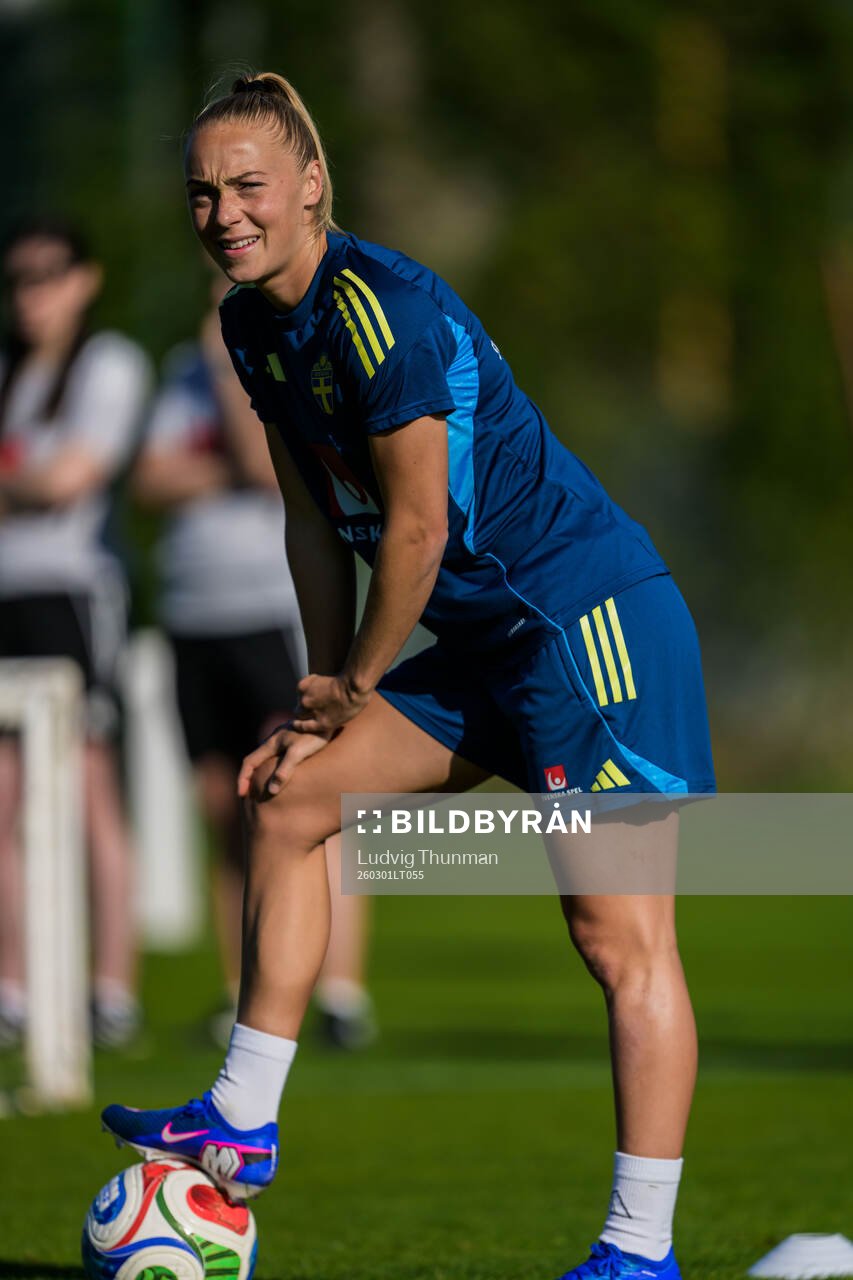 Hanna Bennison at a training session with the women's