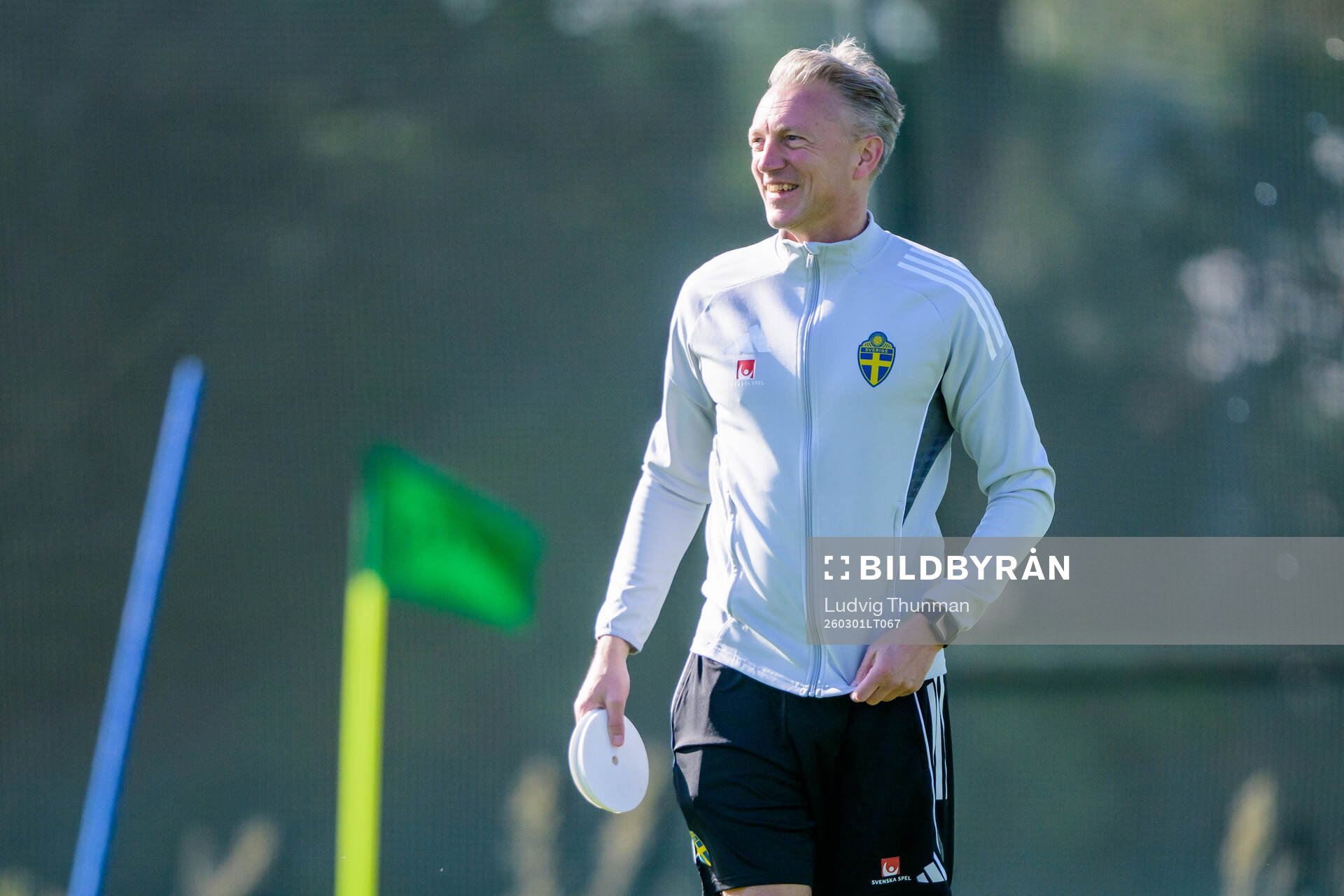 Assistant coach Niklas Egnell at a training session with