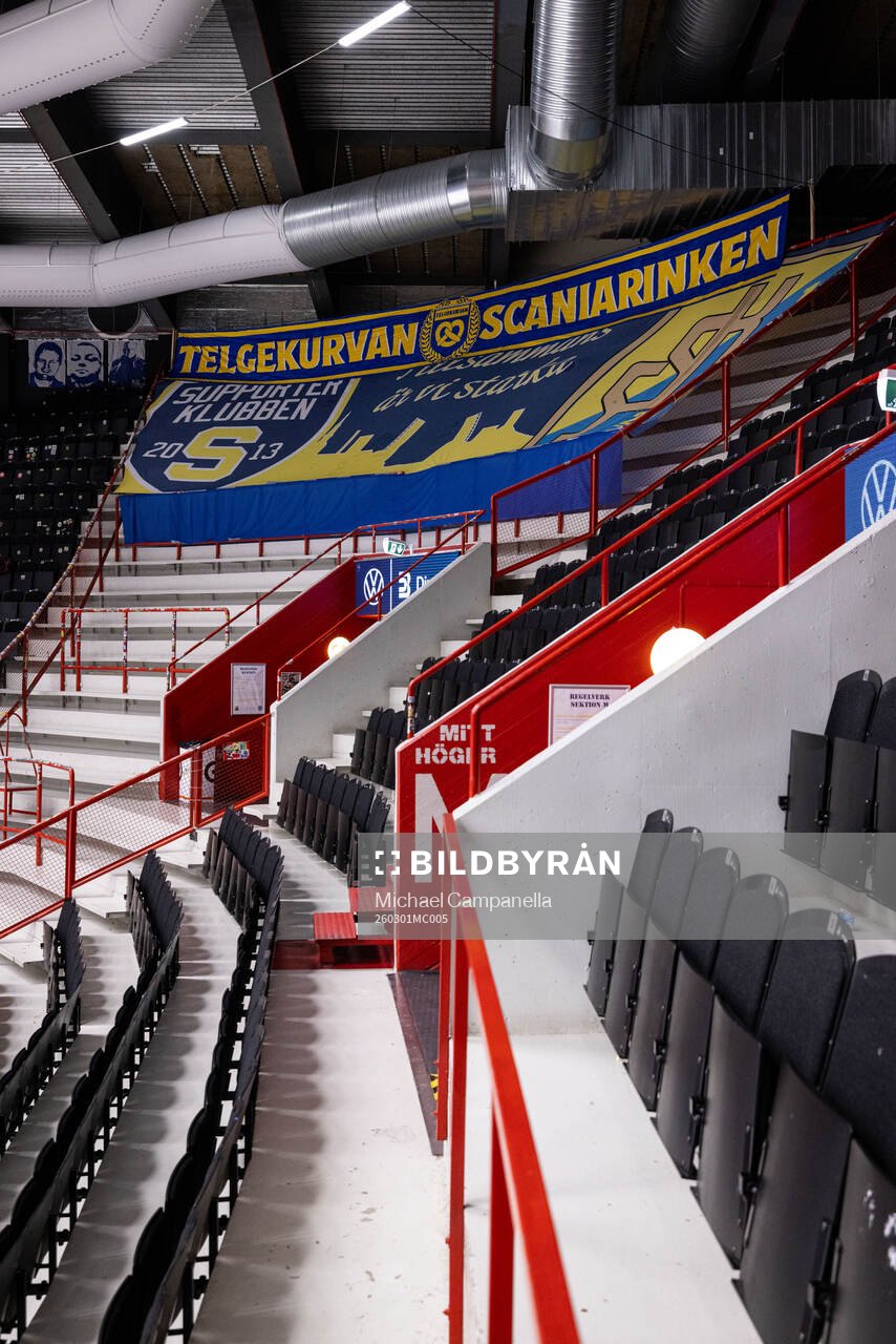 Södertäljes tifo på läktaren