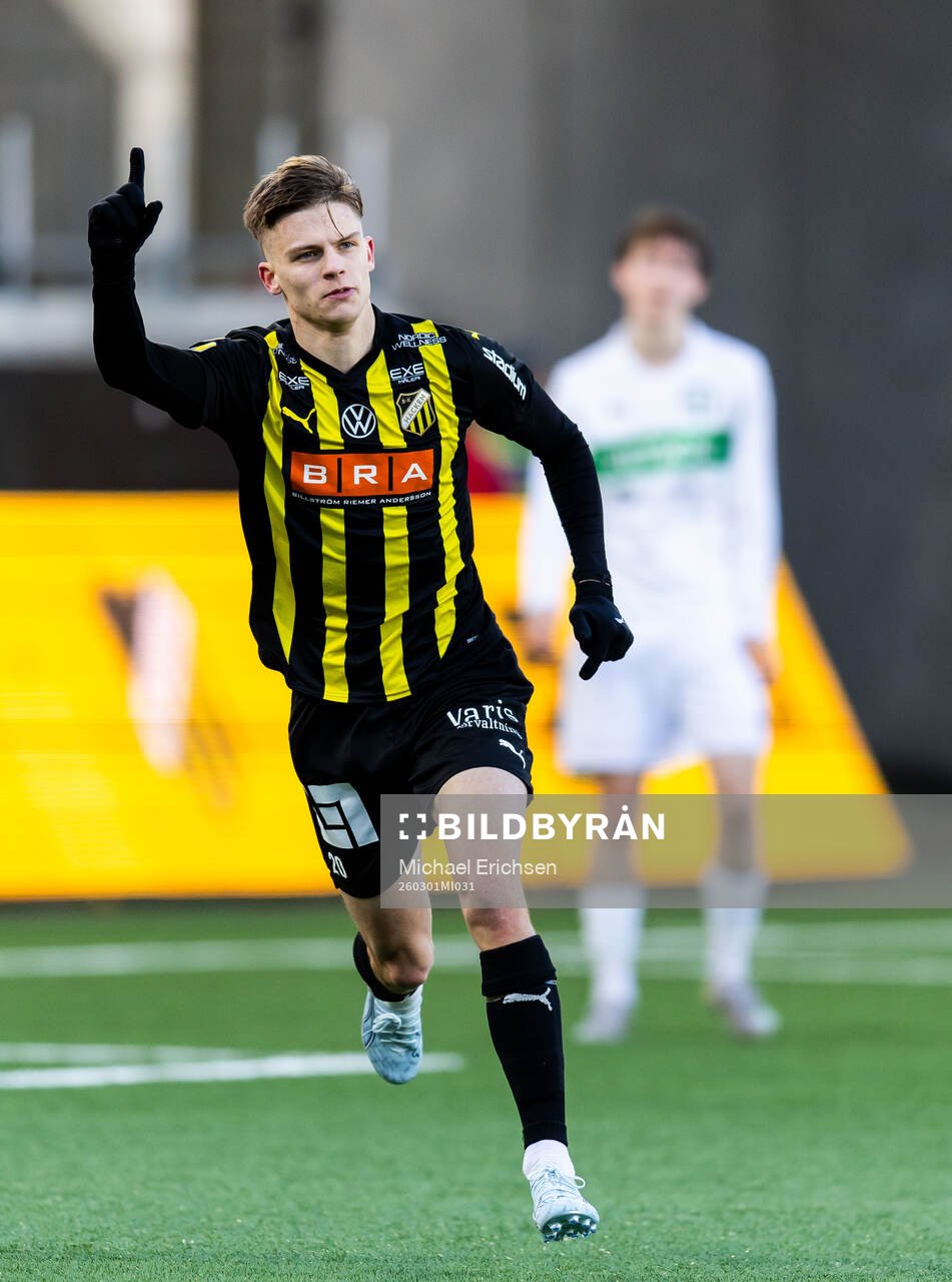 Häckens Adrian Svanbäck jublar