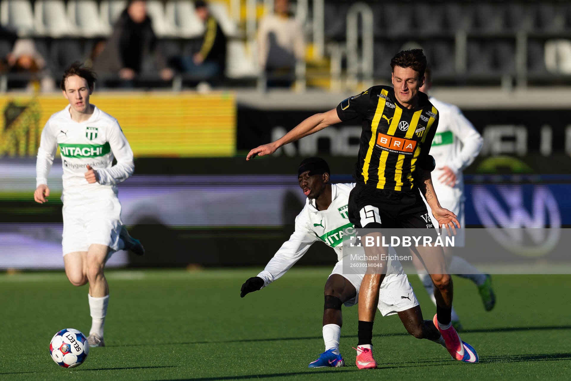 Häckens Silas Andersen och Västerås Mamadou Ousmane