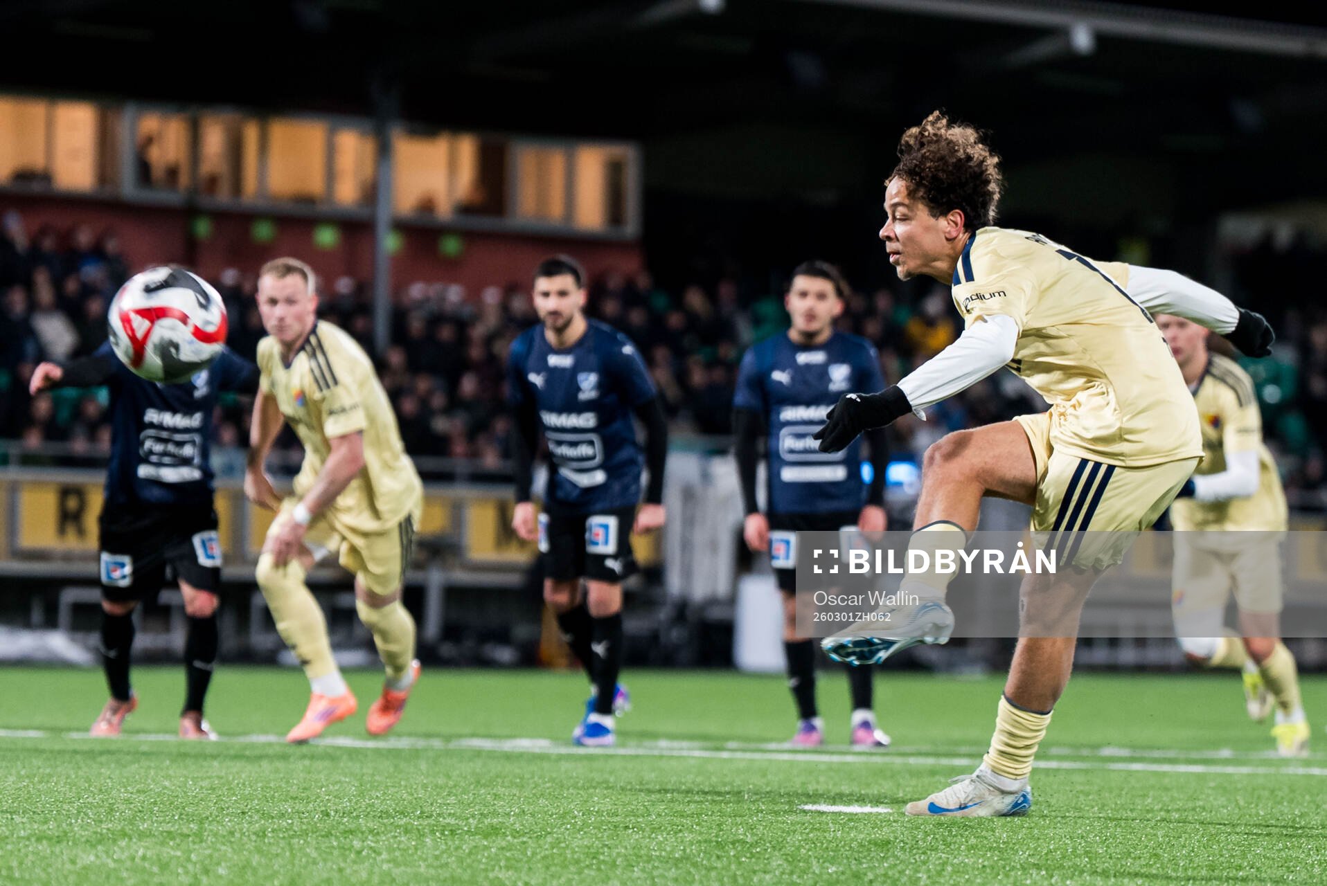Djurgårdens Mikael Anderson med en straff