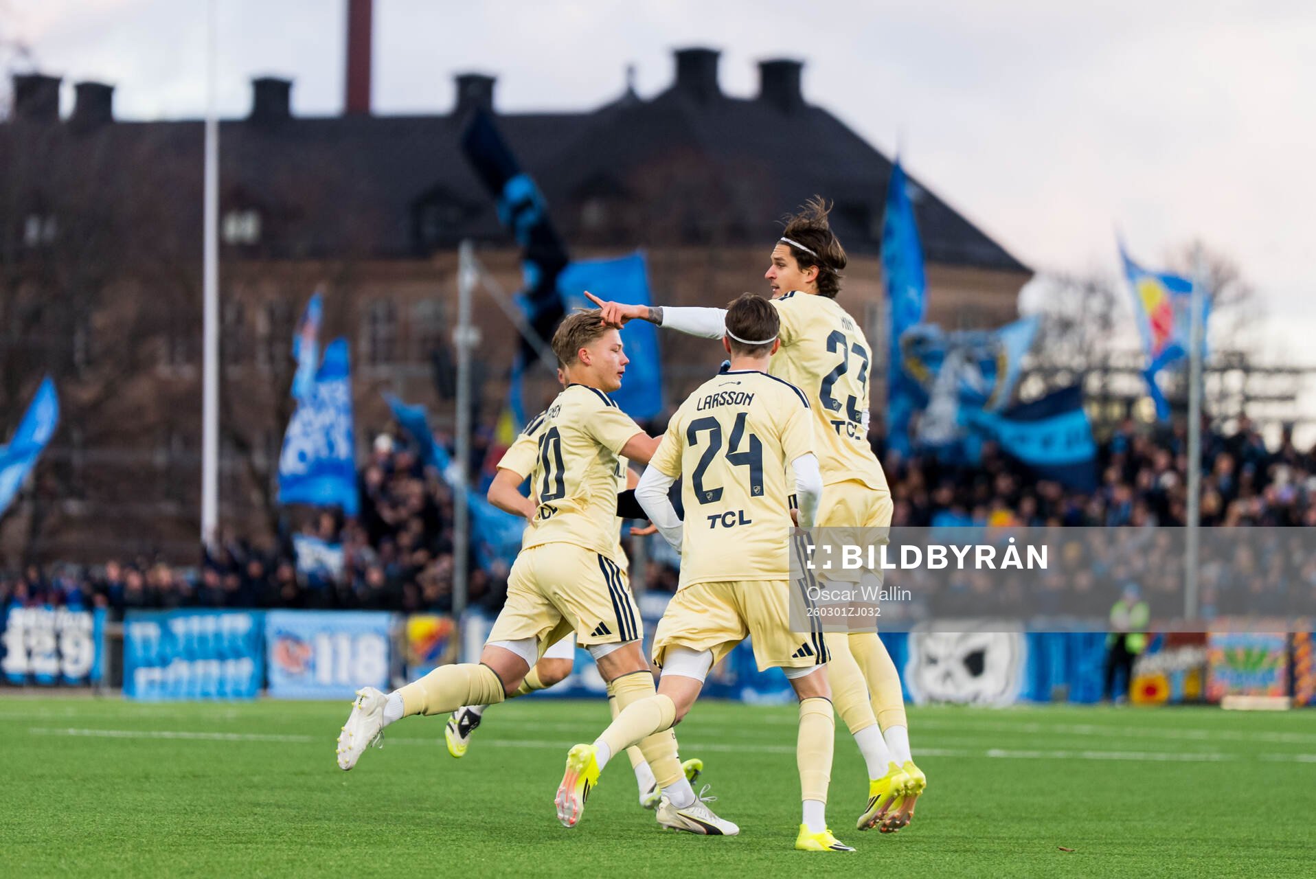 Djurgårdens Nino Zugelj jublar med Mikael Anderson och Max