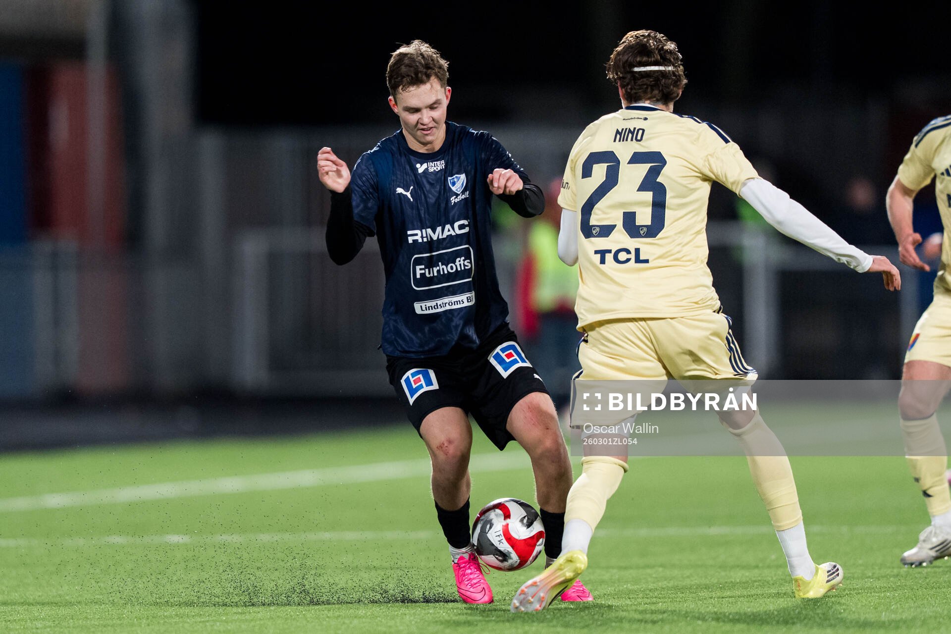 IFK Skövdes Melvin Korpås och Djurgårdens Nino Zugelj