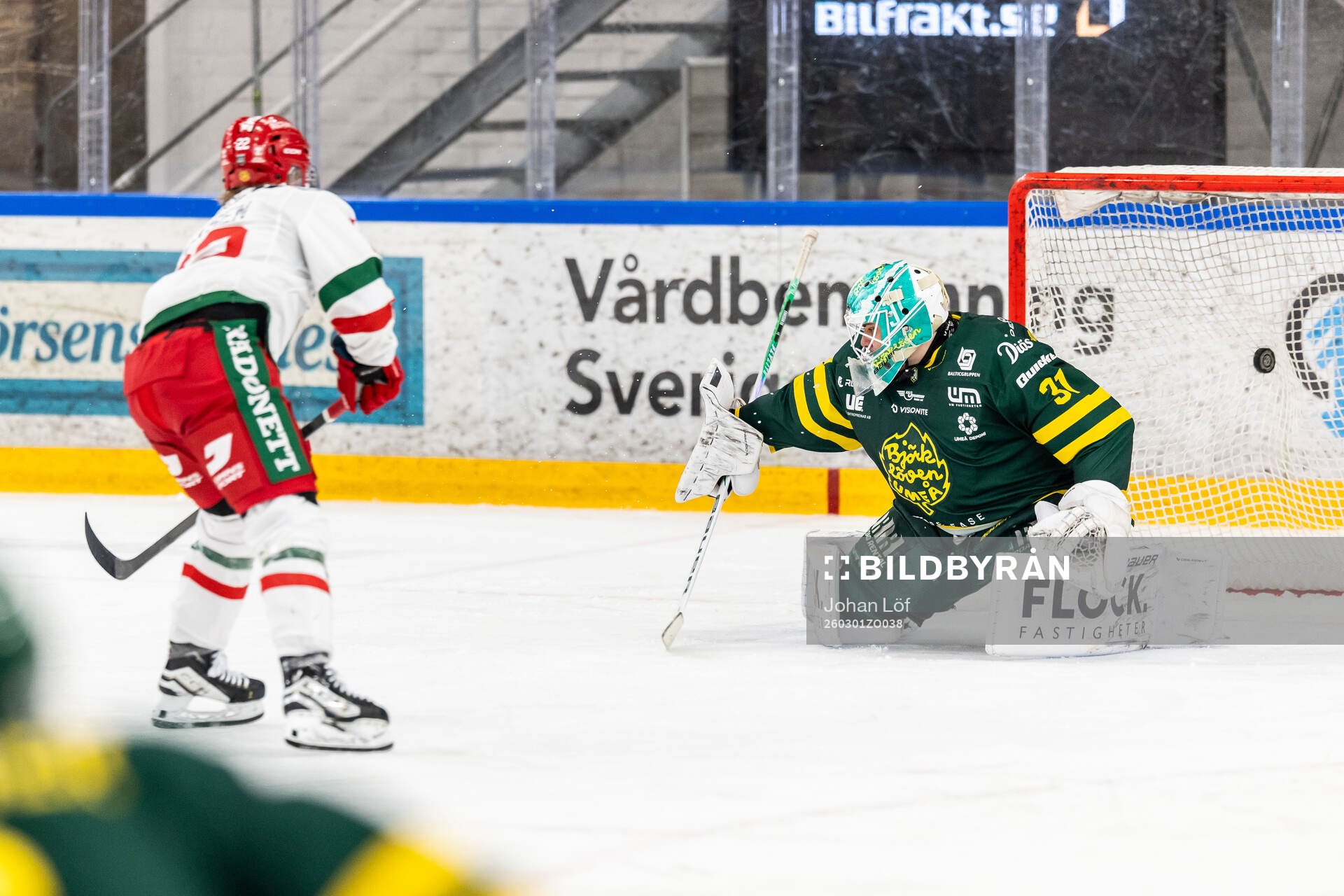 Moras Mikkel Eriksen gör 2-2 målet bakom Björklövens