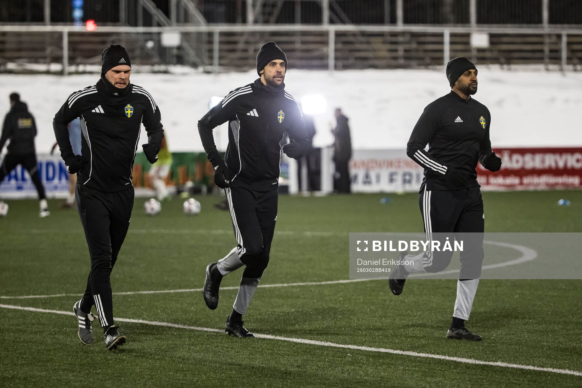 Domare Farouk Nehdi och assisterande domare Daniel Yng och