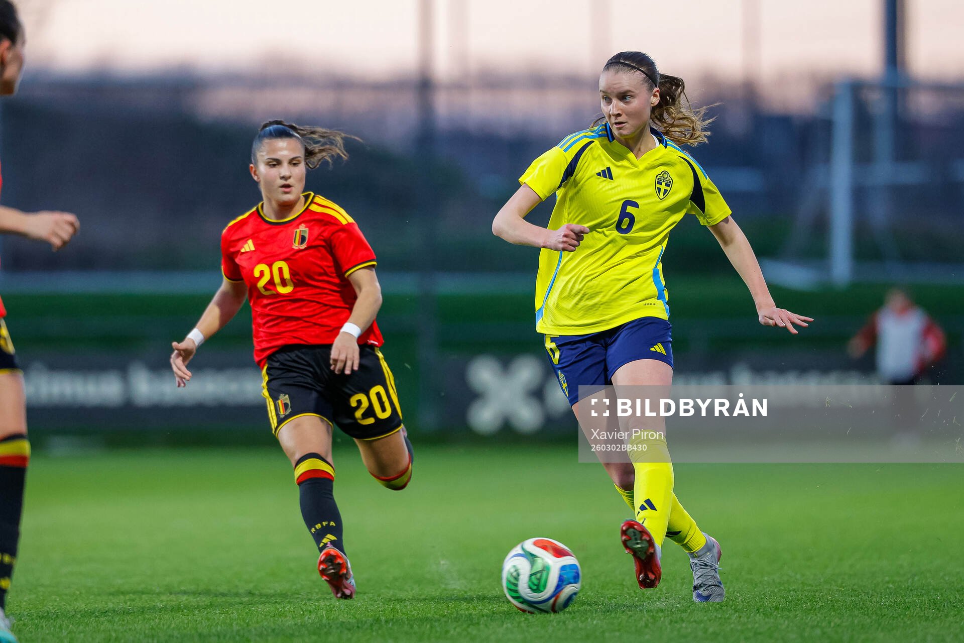 Anisa Ademi of Belgium and Julia Ragnarsson of Sweden