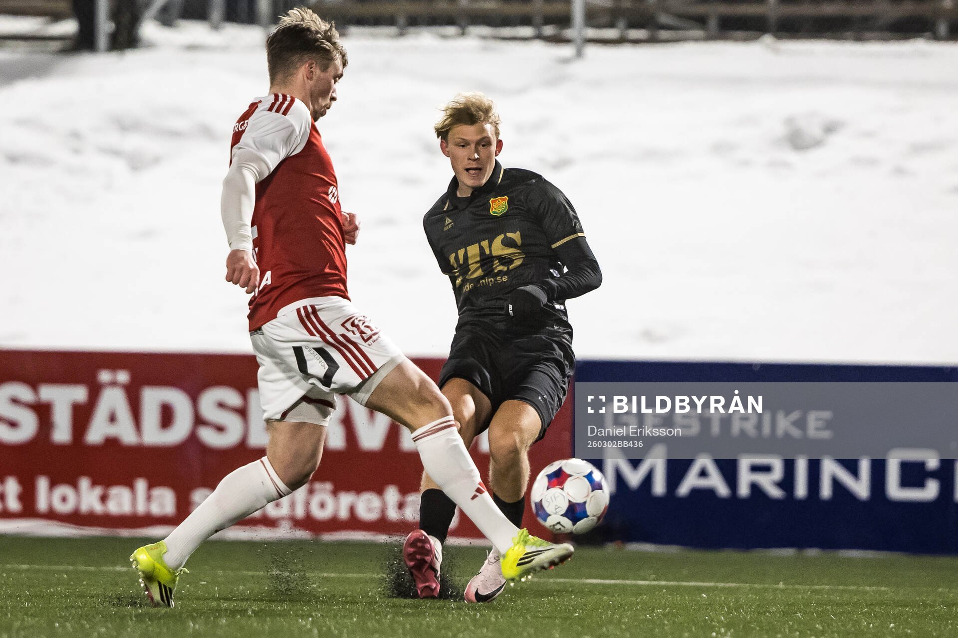 Sandvikens IFs Gustav Thörn och GAISs Rasmus Niklasson