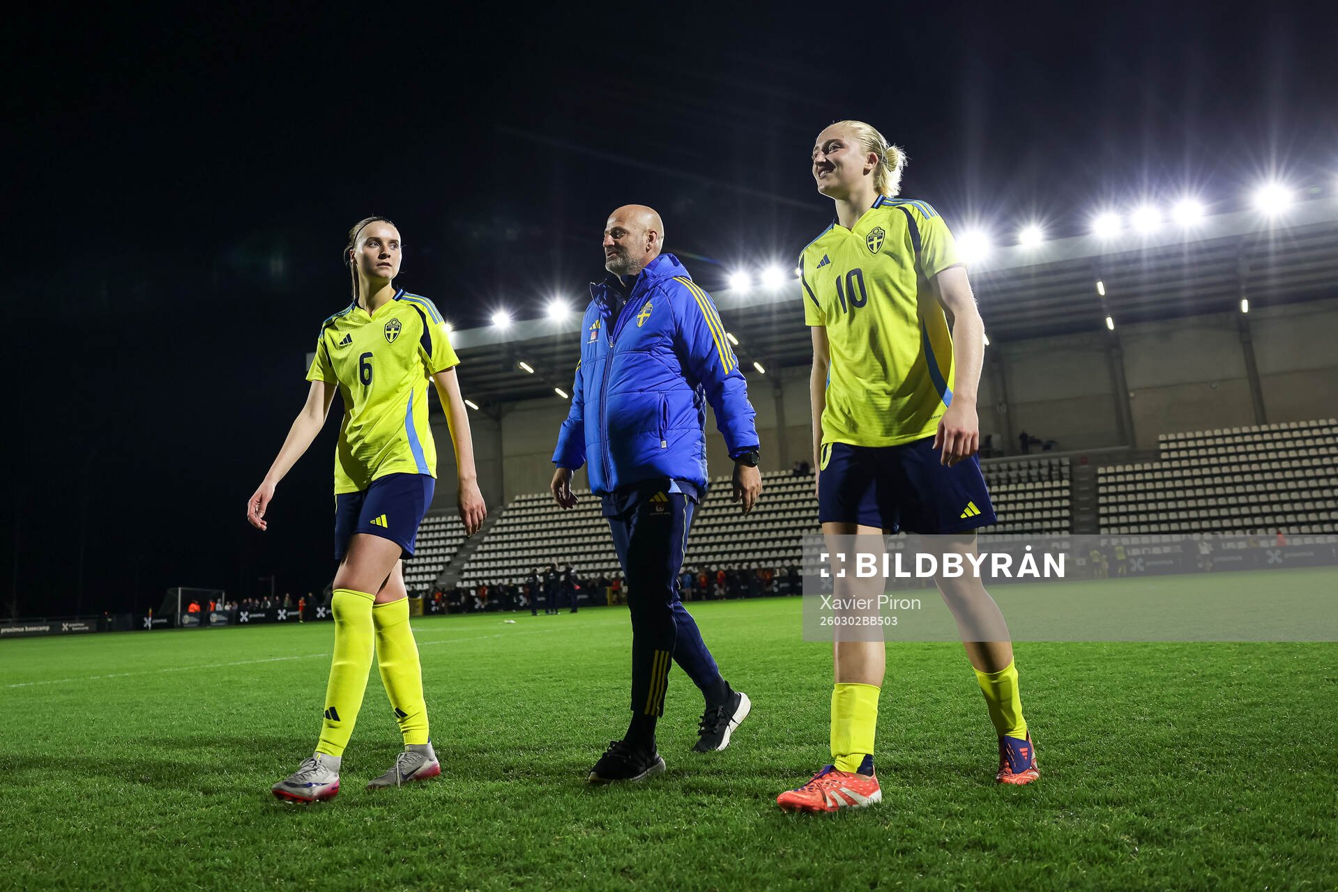 Julia Ragnarsson, coach Magnus Wikman and Wilma Leidhammar