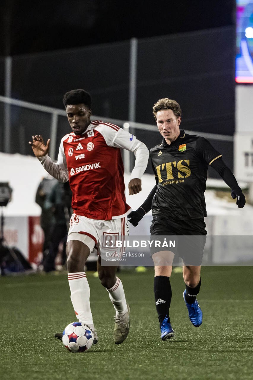 Sandvikens IFs Anomnachi Chidi och GAISs Robin Frej