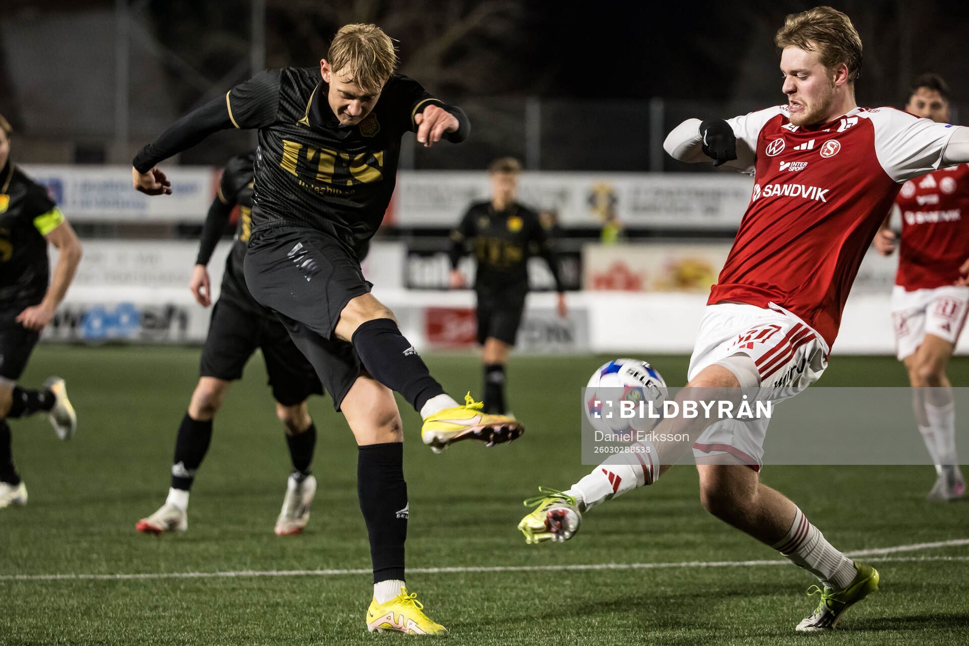 GAISs Henry Sletsjøe och Sandvikens IFs Viggo van der Laan