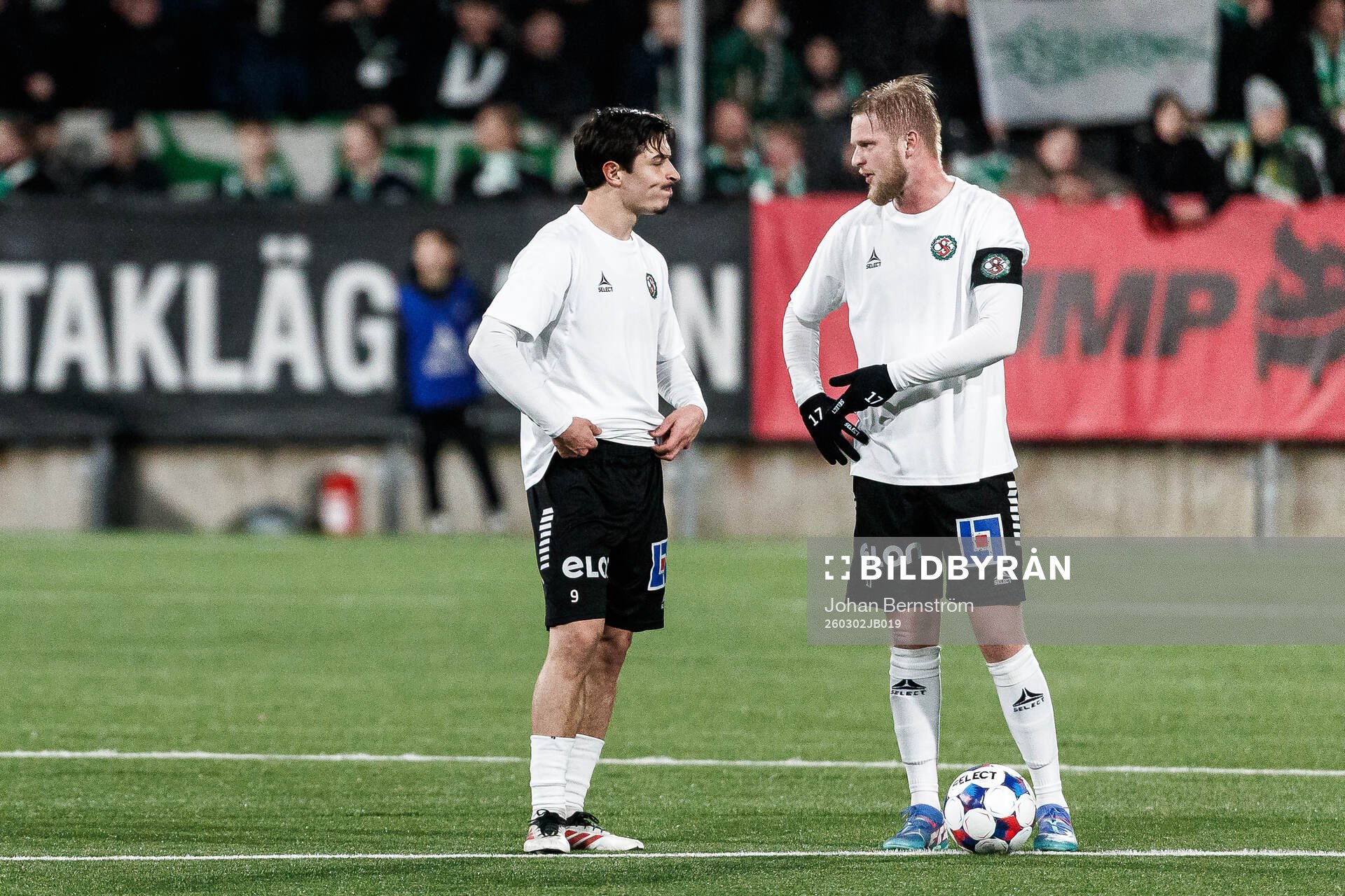 Örebros Antonio Yakoub och Karl Holmberg deppar