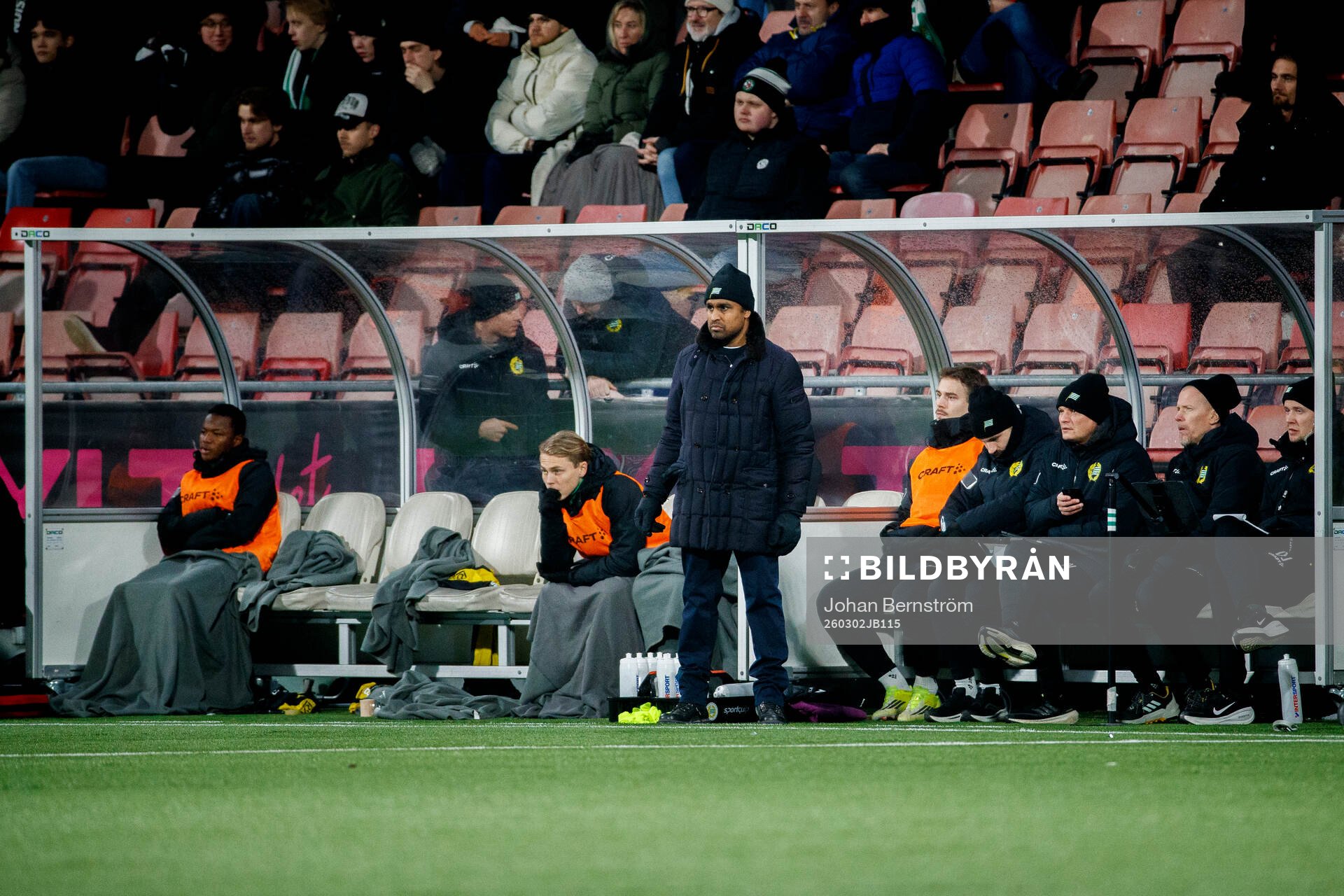 Hammarbys tränare Kalle Karlsson och avbytarbänken