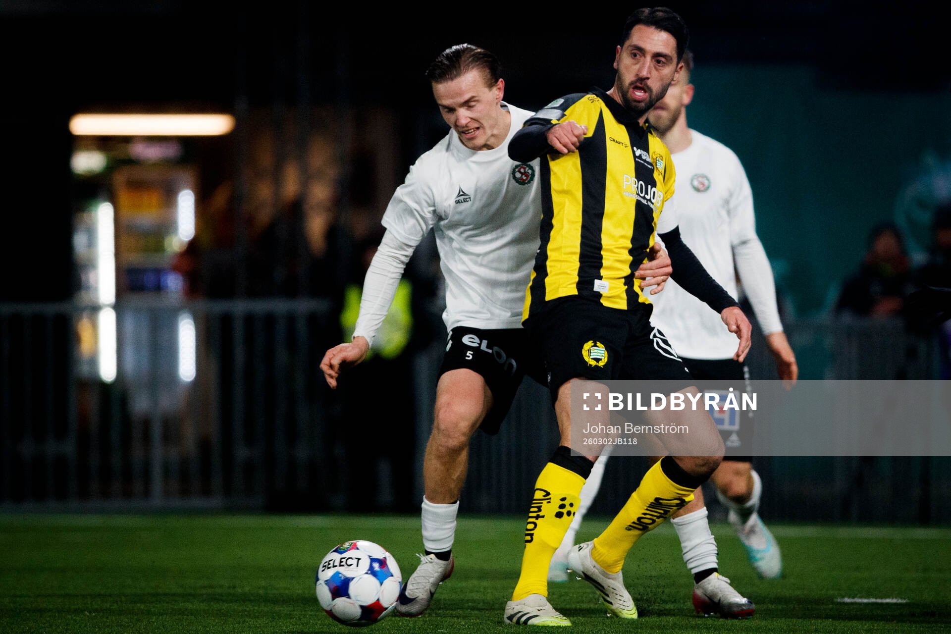 Örebros Jacob Ouro Ortmark och Hammarbys Nahir Besara