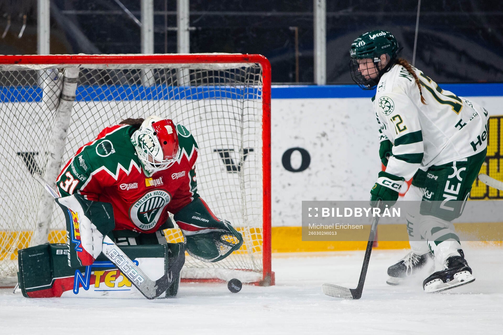 Färjestads Madison Mashuga gör 1-2 på Frölundas