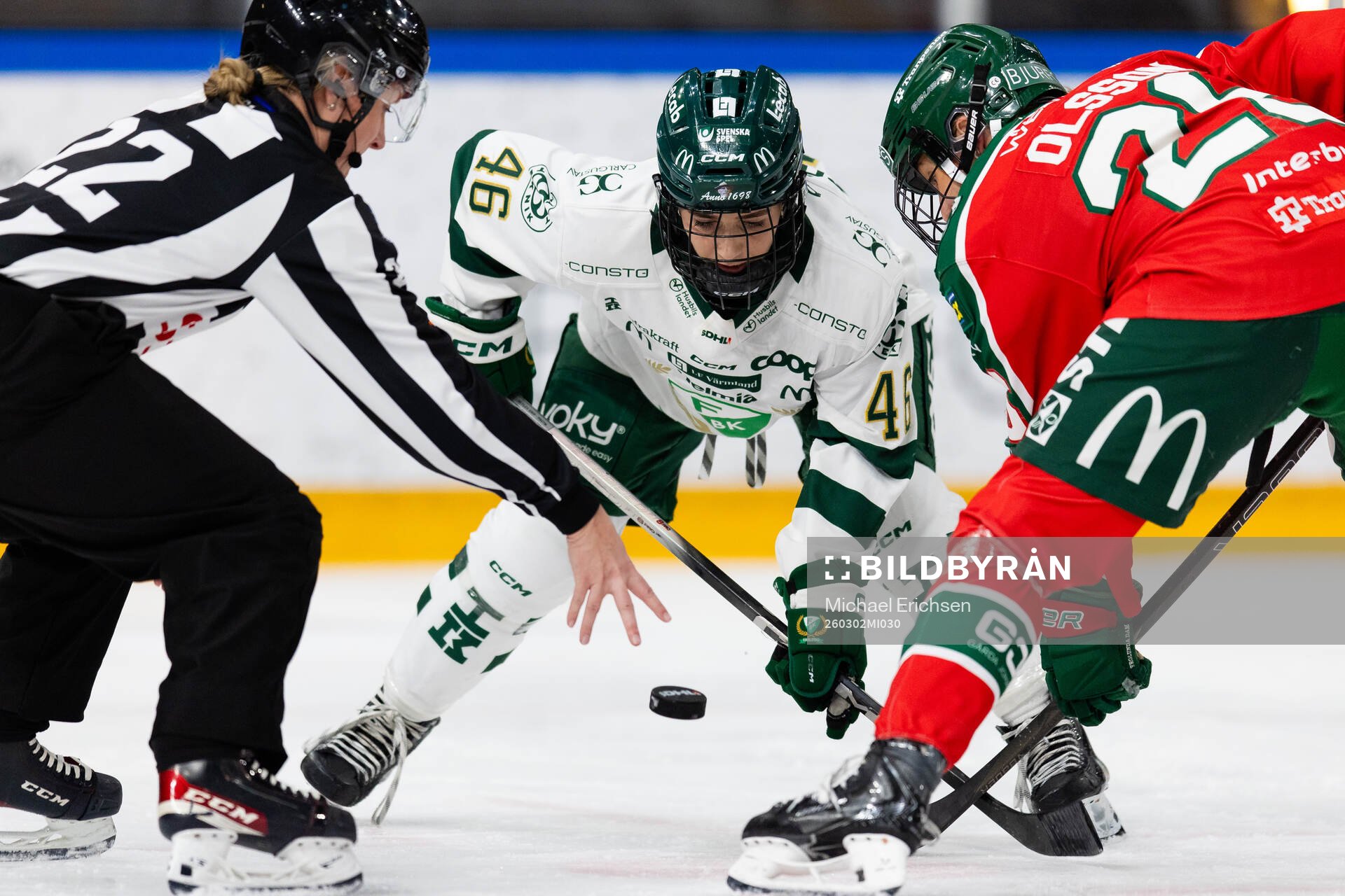 Färjestads Emelie Cordoba tekar mot Frölundas Hanna Olsson