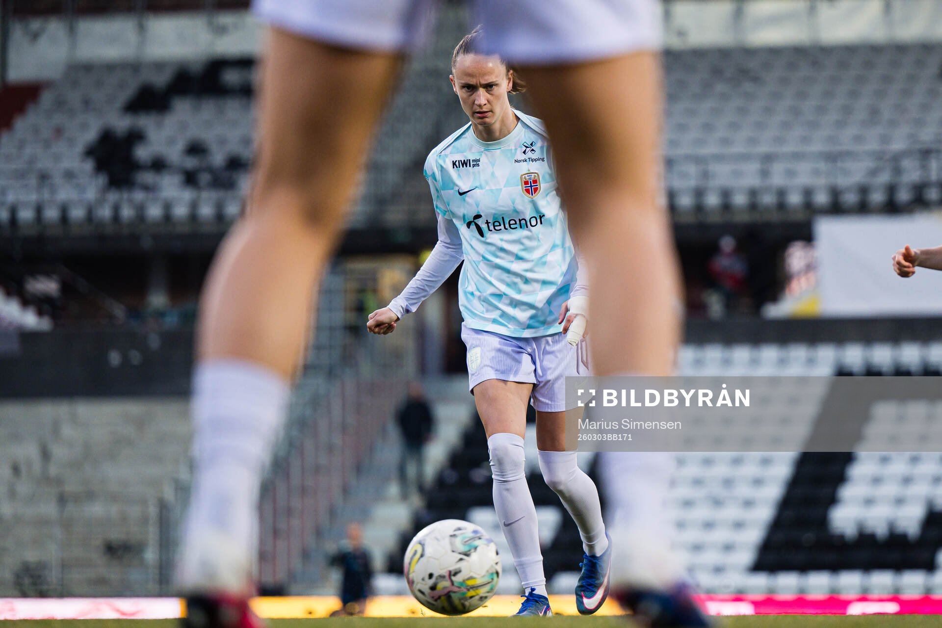 Caroline Graham Hansen of Norway warms up