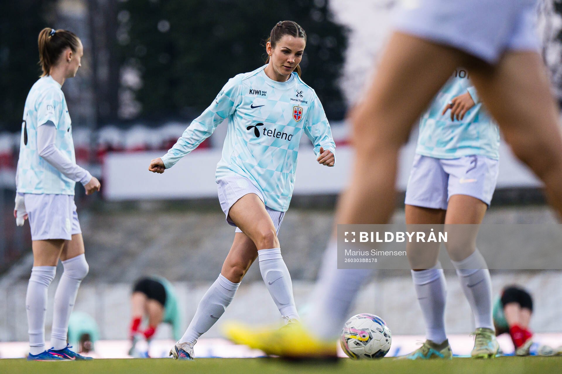 Tuva Hansen of Norway warms up