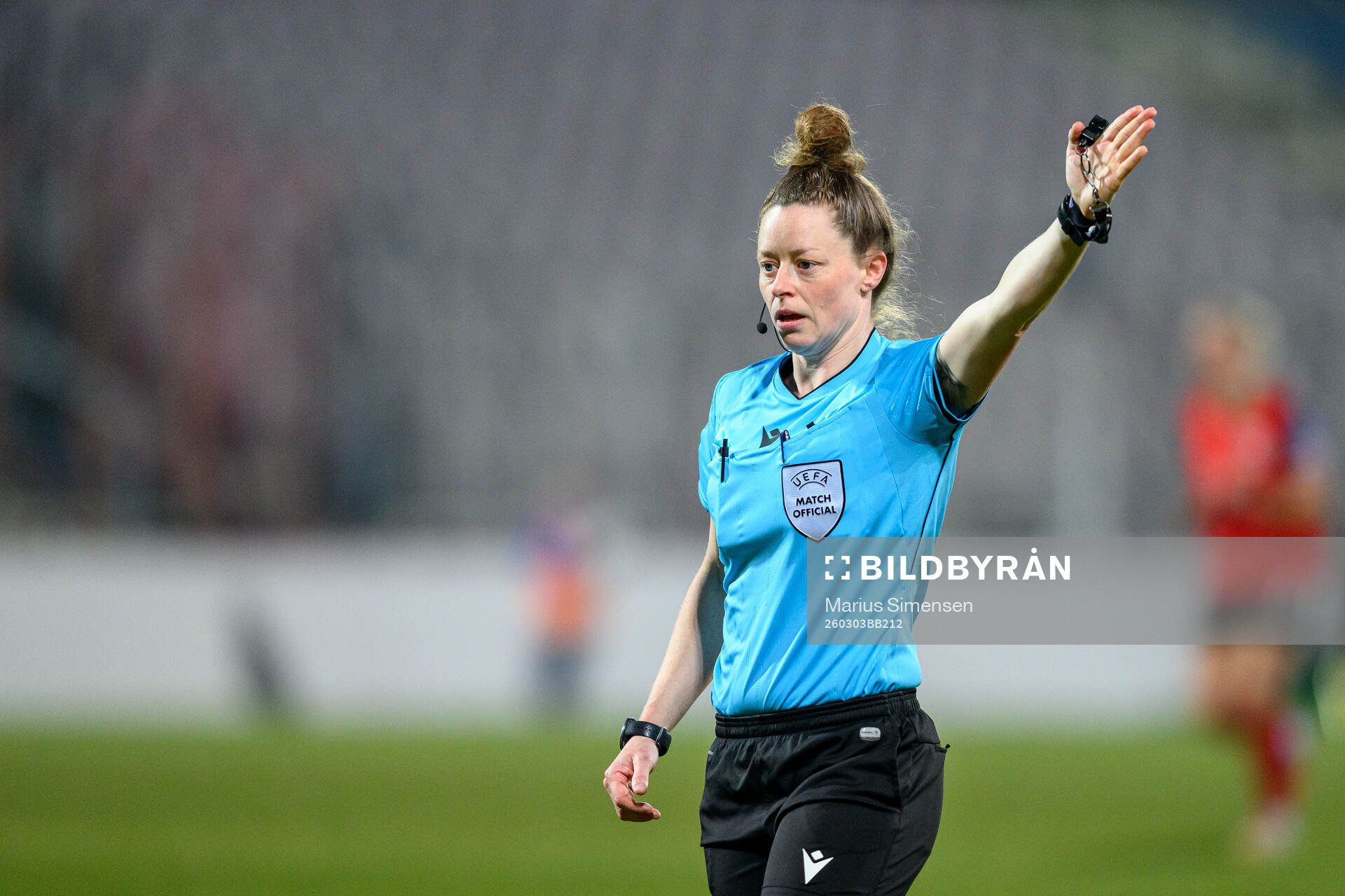 Referee Kirsty Dowle