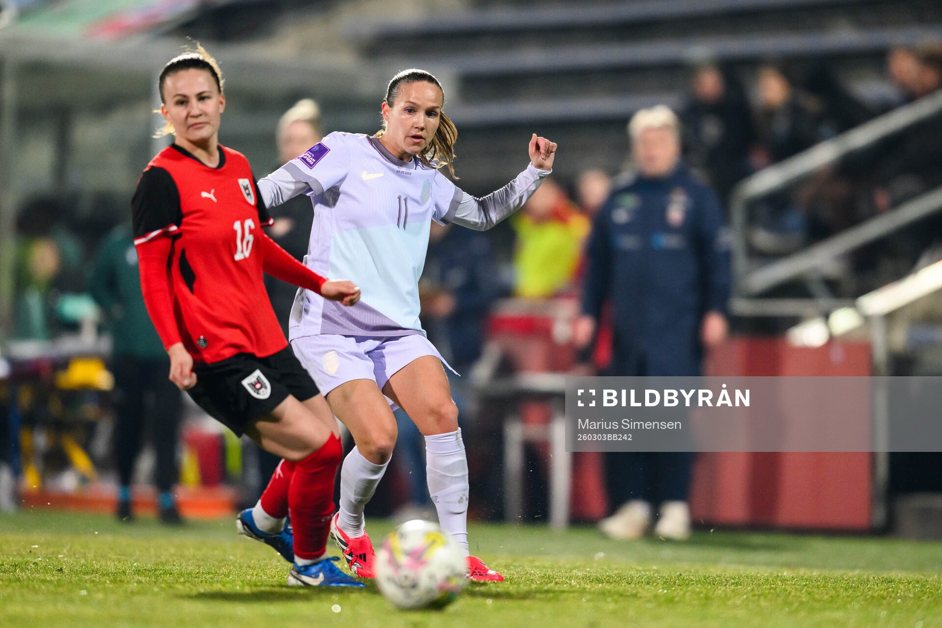 Annabel Schasching of Austria and Guro Reiten of Norway