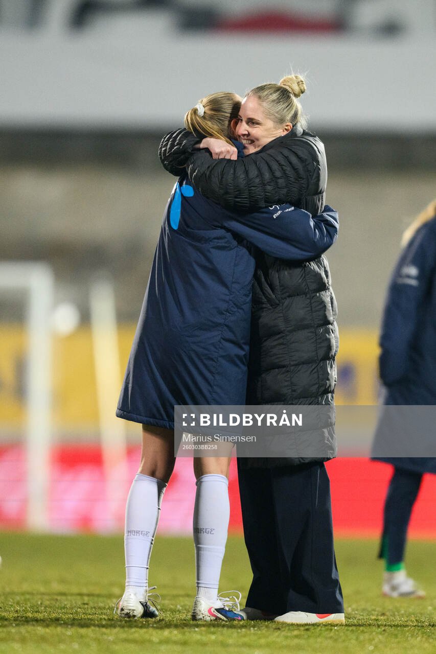 Head coach Gemma Grainger of Norway celebrates