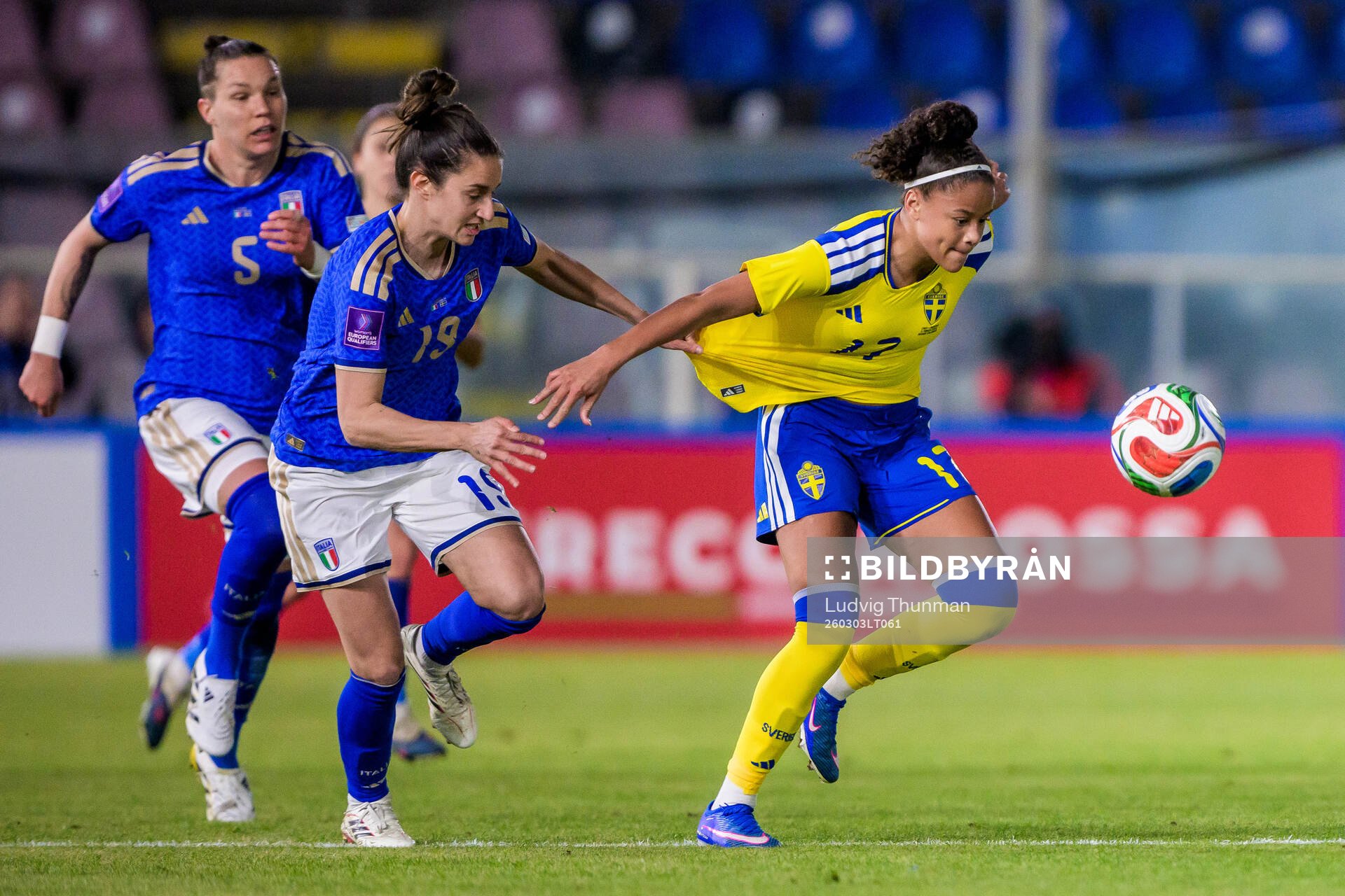Martina Lenzini of Italy and Felicia Schröder of