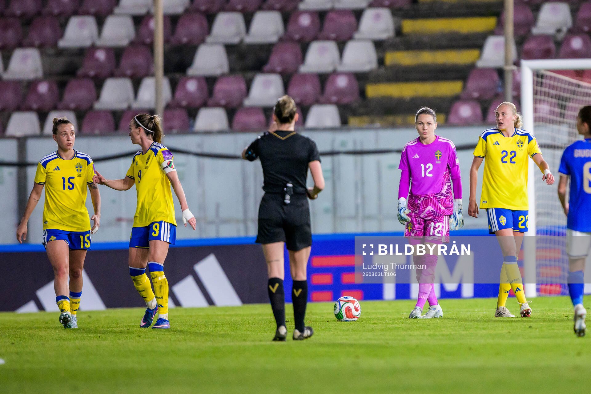 Julia Zigiotti Olme, Kosovare Asllani, goalkeeper Jennifer