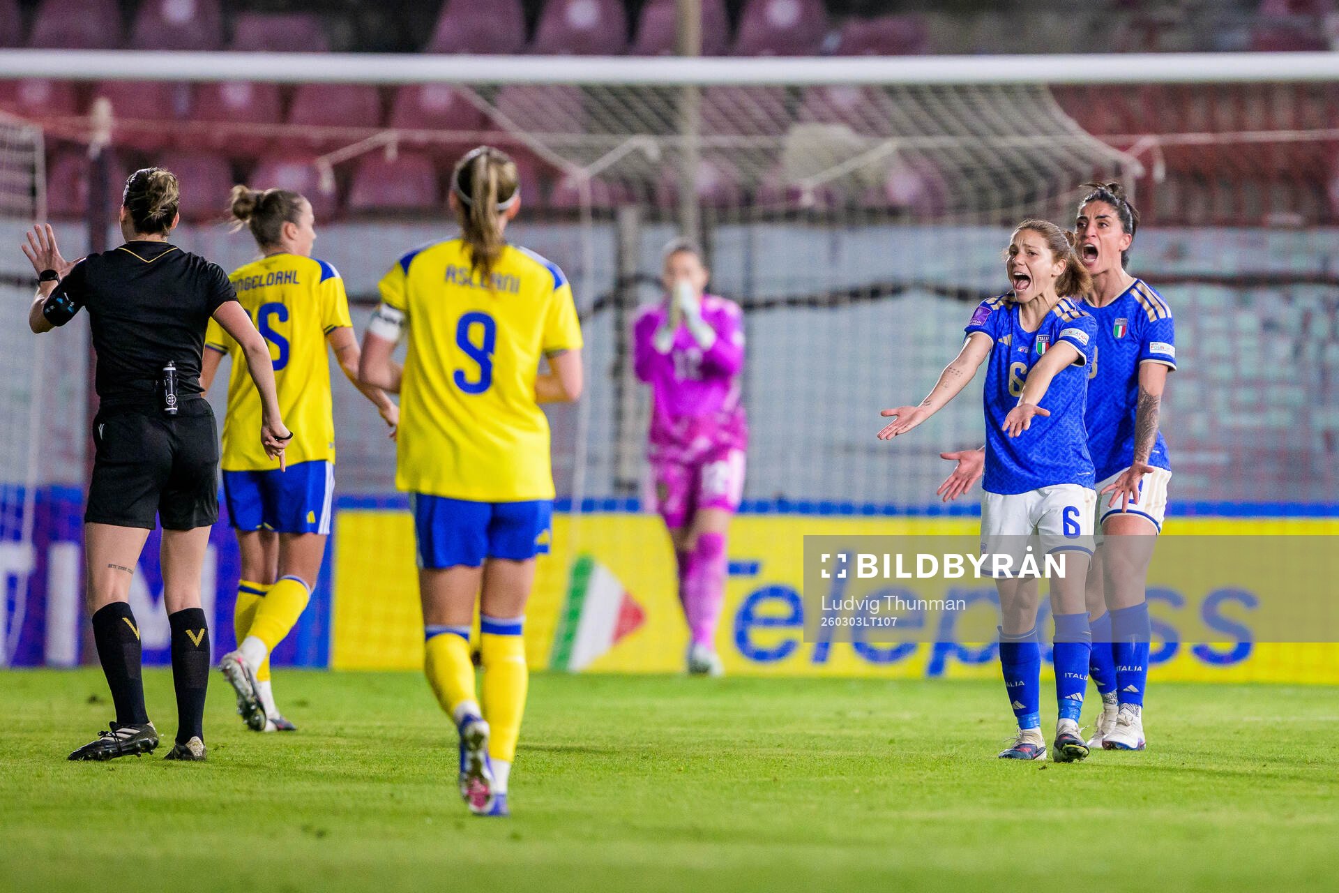 Manuela Giugliano and Martina Piemonte of Italy reacts