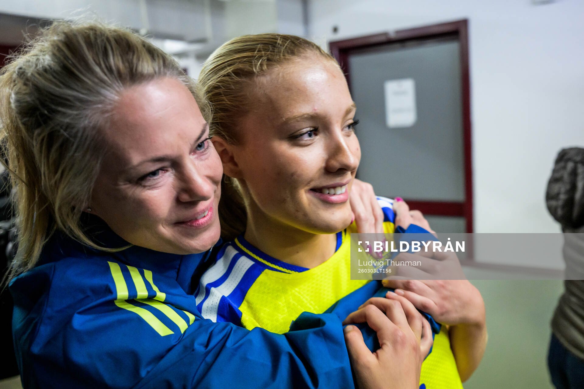 Assistant coach Johanna Almgren and Smilla Holmberg  of