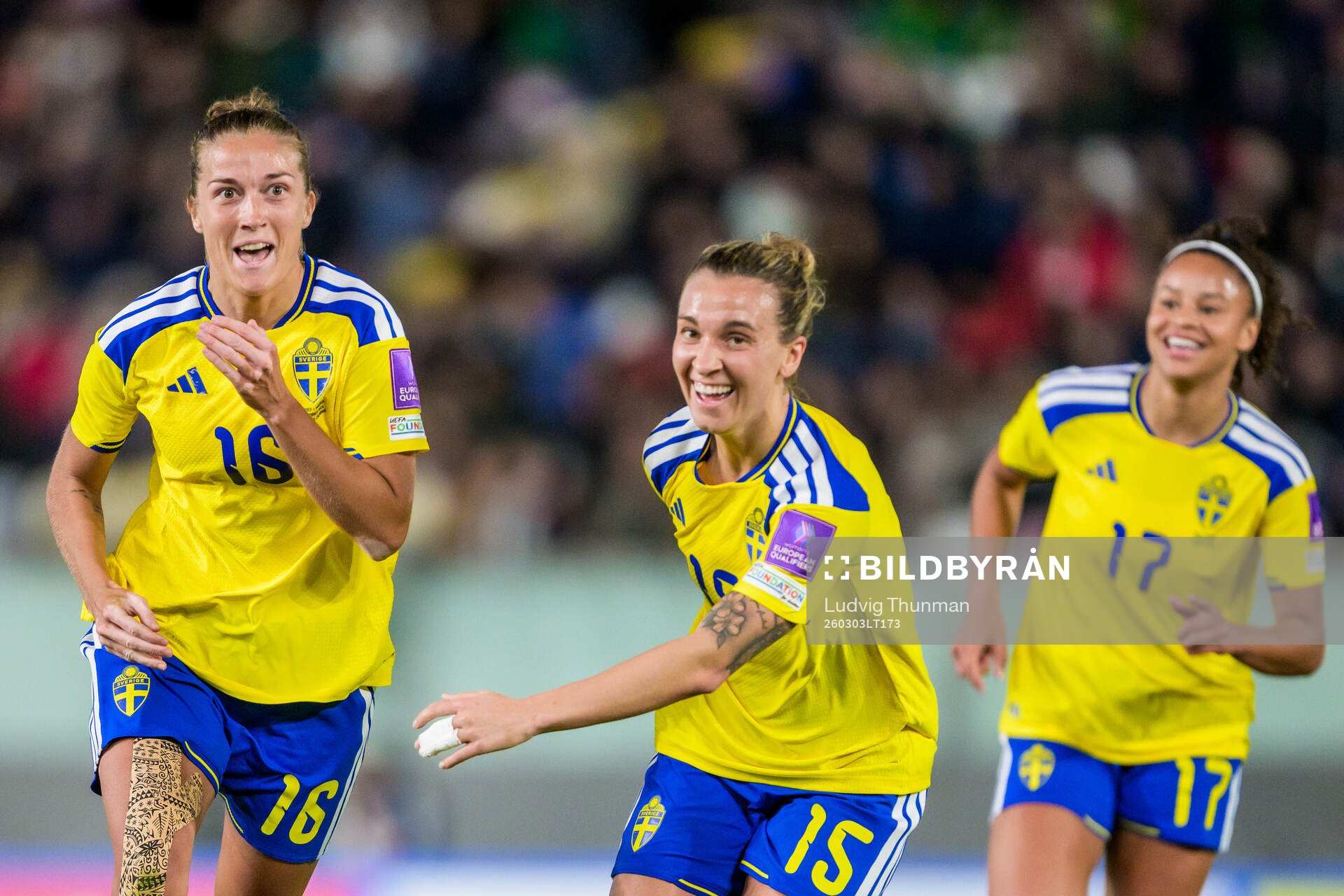 Filippa Angeldahl celebrates with Julia Zigiotti Olme and