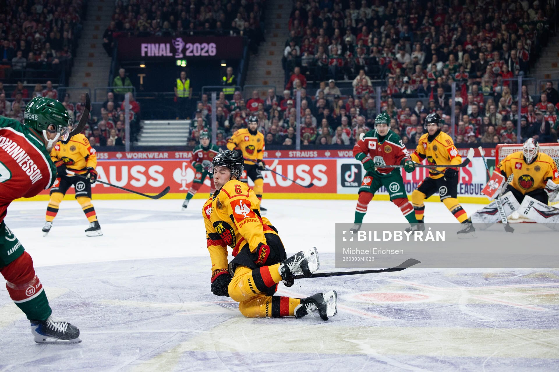 Isac Hedqvist of Luleå blocks a shot from Samuel