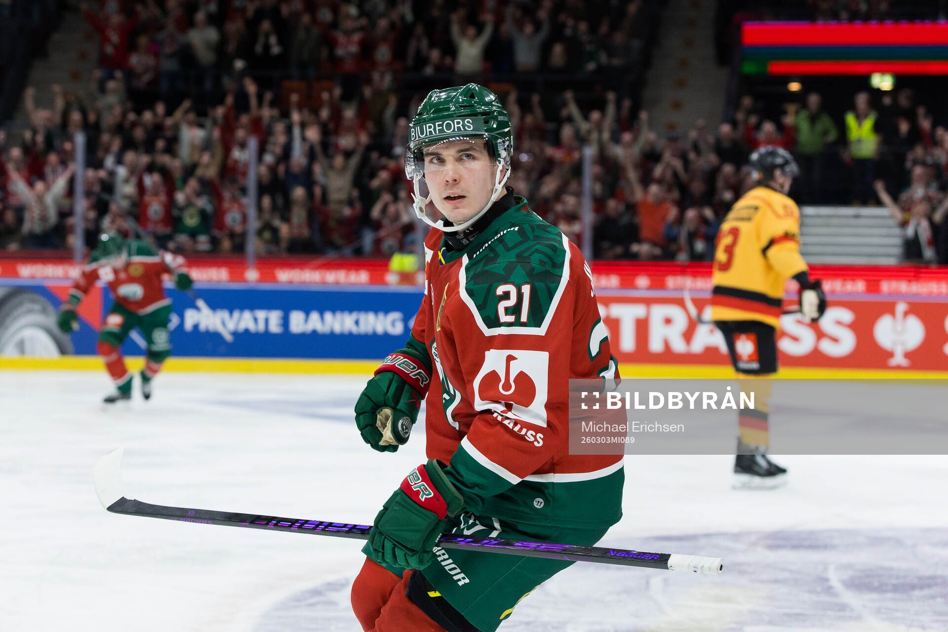 Jere Innala of Frölunda celebrates