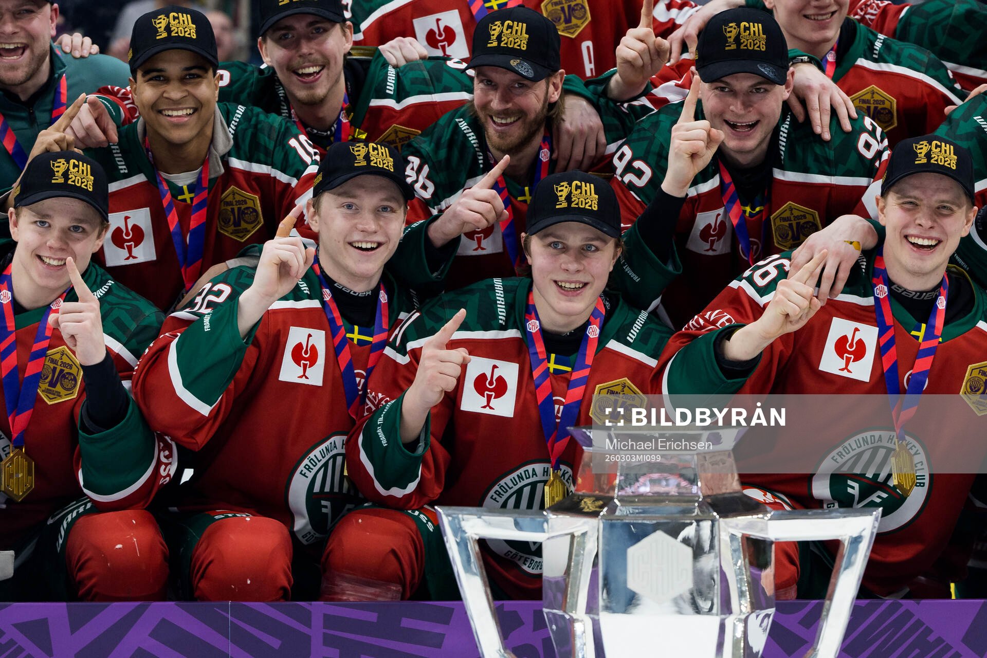 Noah Hasa and Ivar Stenberg of Frölunda celebrate with the