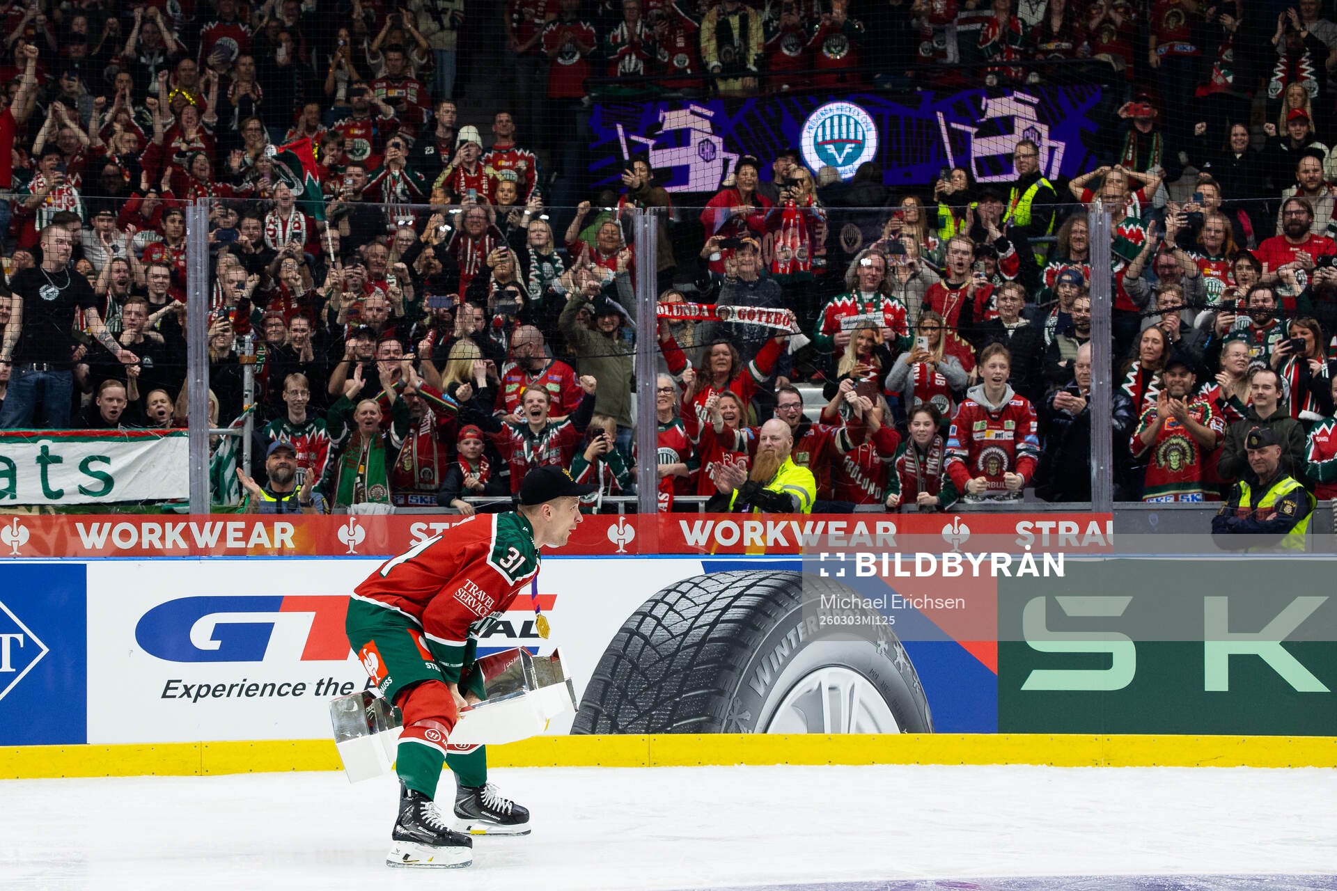 Nicklas Lasu of Frölunda celebrates with the trophy