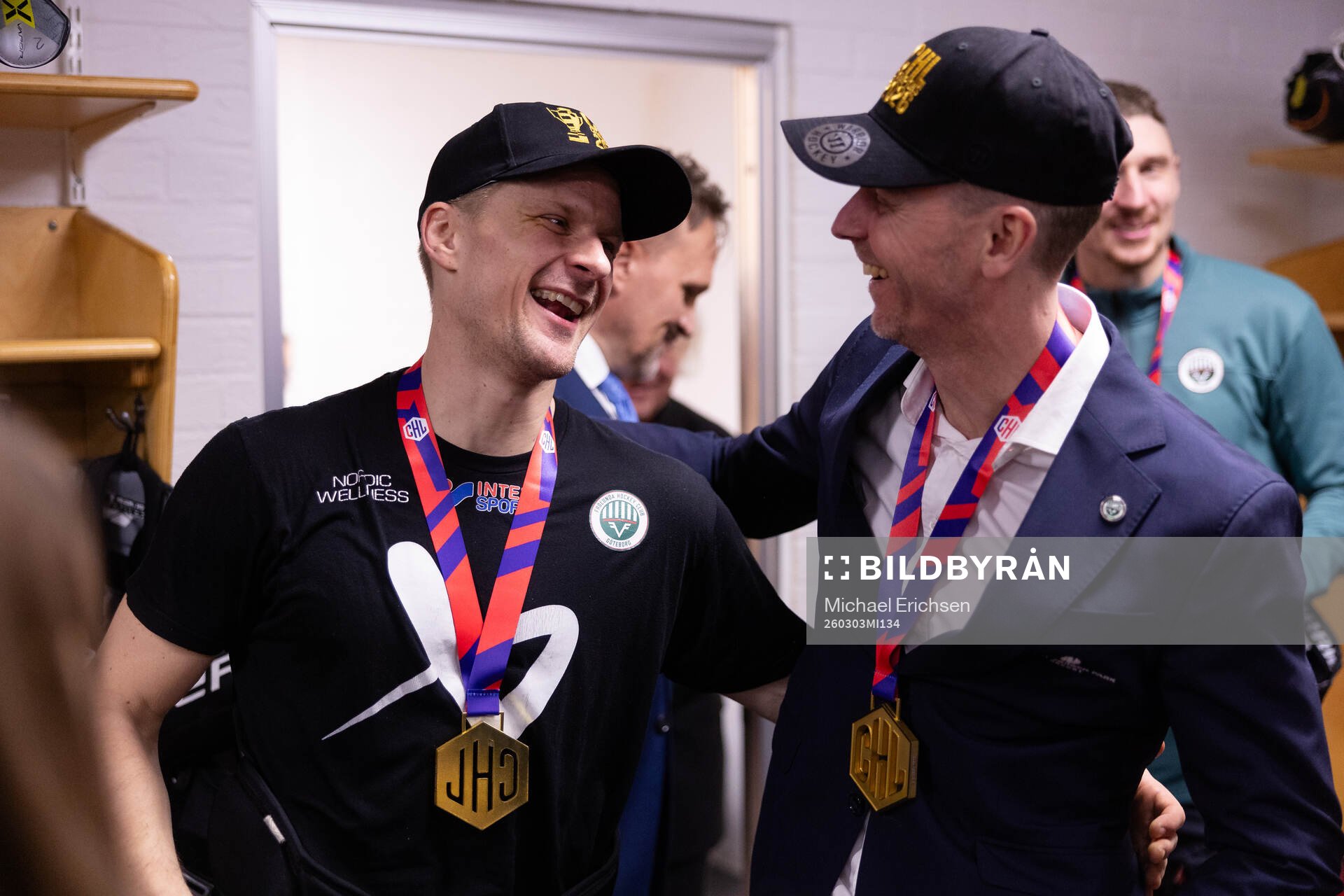 Nicklas Lasu and coach Robert Ohlsson of Frölunda celebrate
