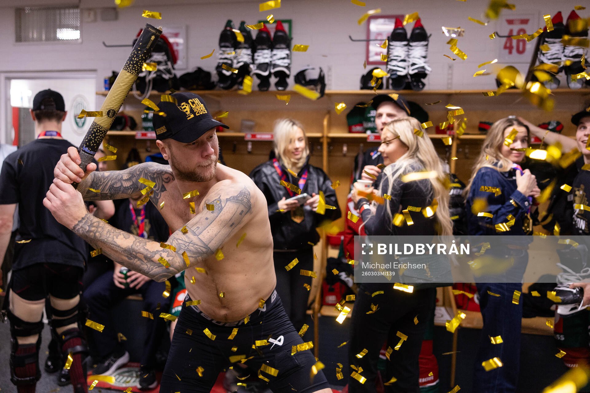 Christian Folin of Frölunda celebrate