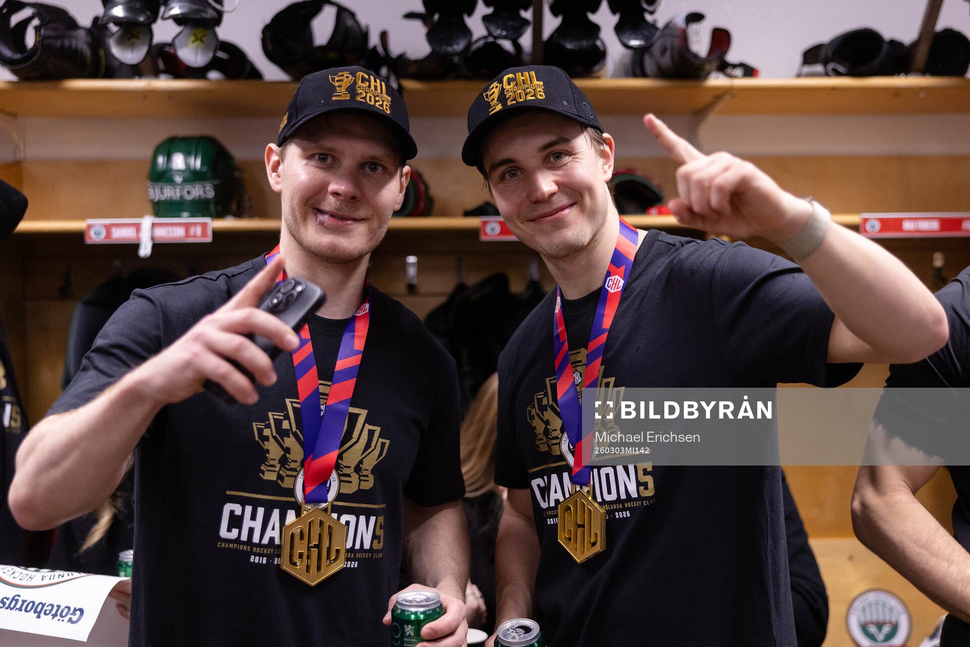 Arttu Ruotsalainen and Jere Innala of Frölunda celebrate