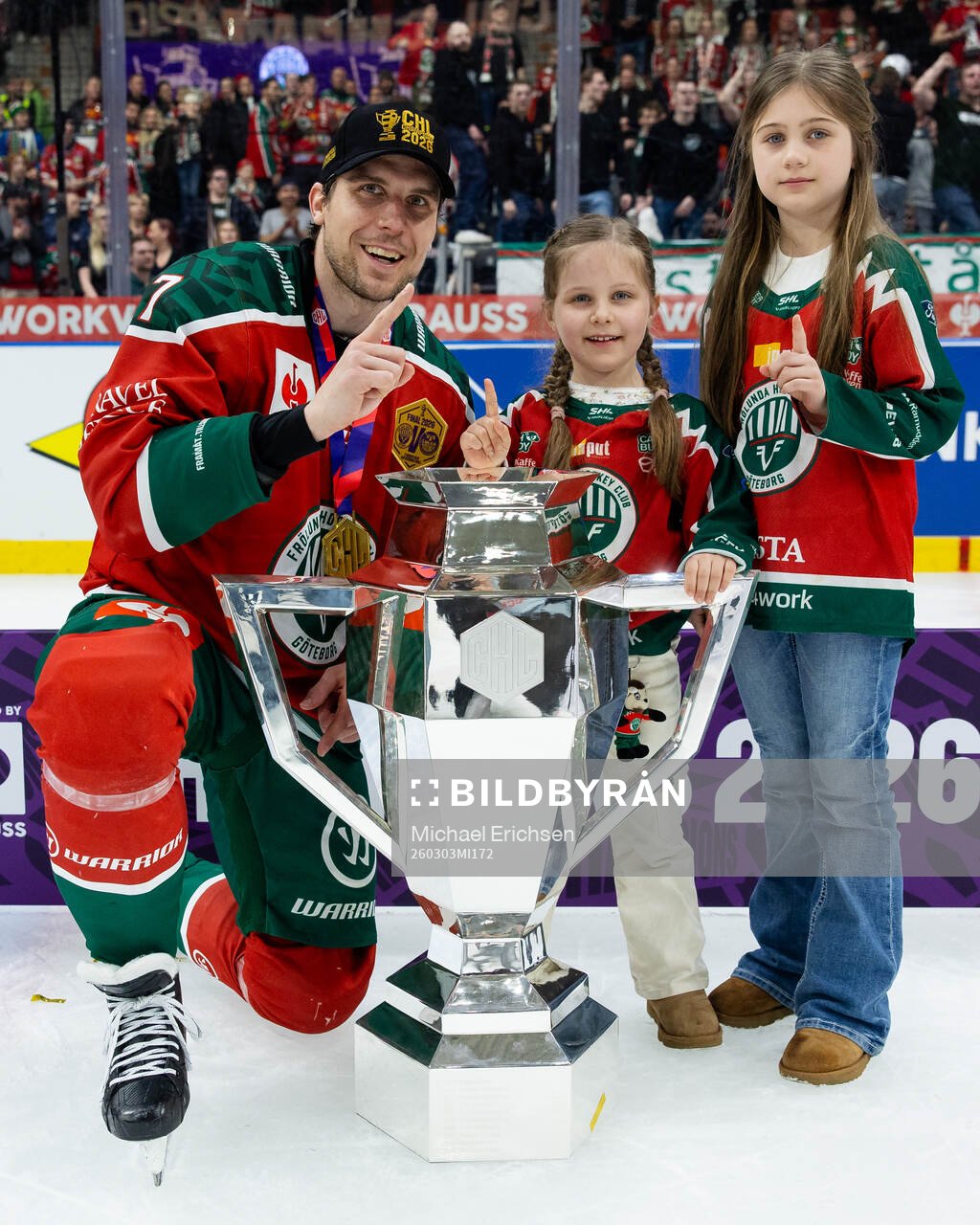 Henrik Tömmernes of Frölunda and his kids celebrate with
