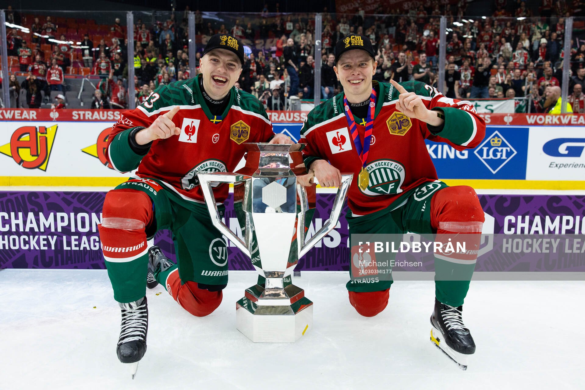 Linus Högberg and Isac Heens of Frölunda celebrate with