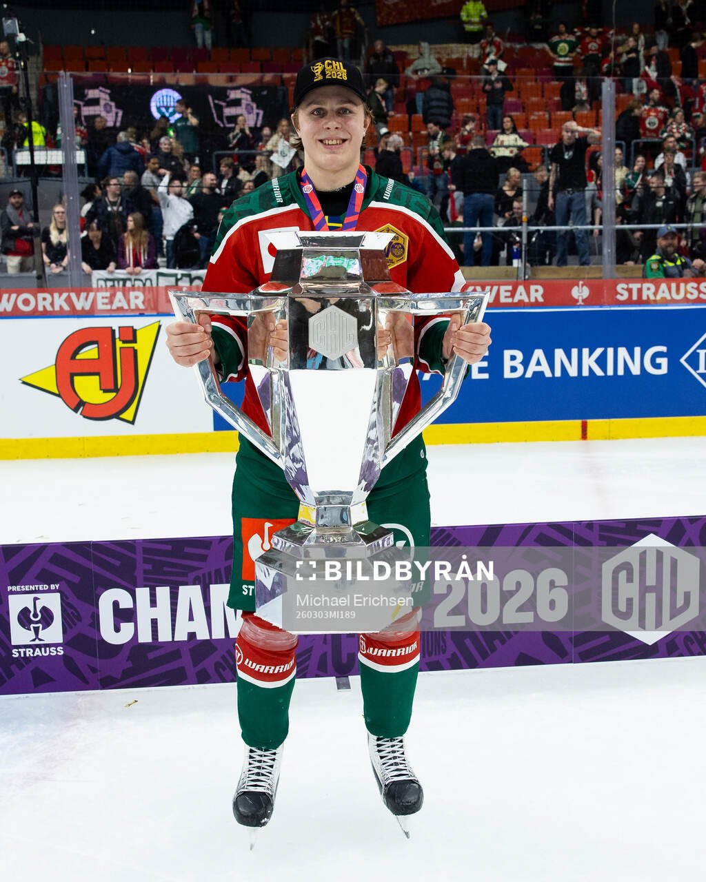 Ivar Stenberg of Frölunda celebrates with the trophy