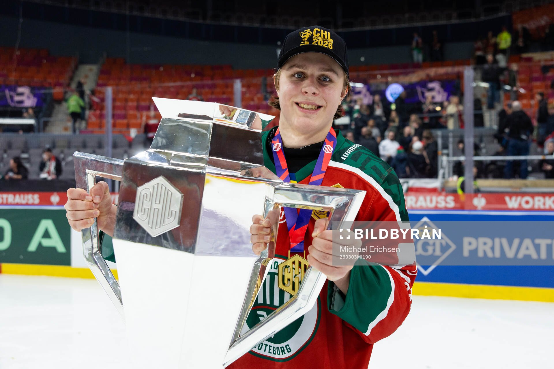 Ivar Stenberg of Frölunda celebrates with the trophy