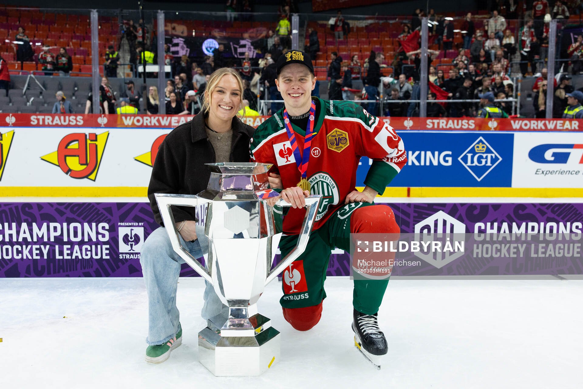Isac Heens of Frölunda and his fiancée celebrate with the