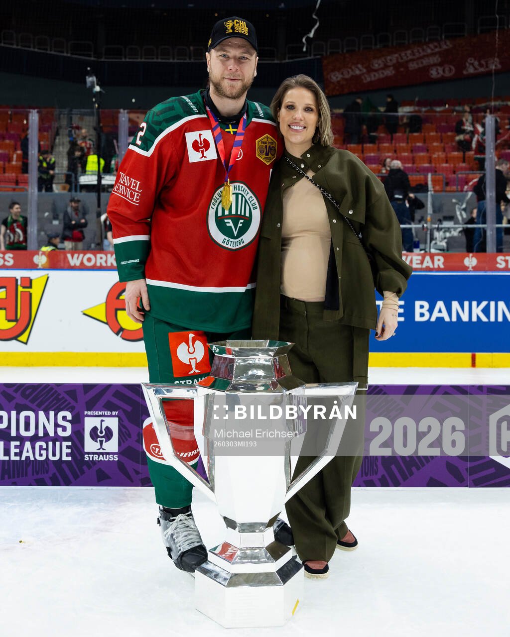 Christian Folin of Frölunda and his wife celebrate with
