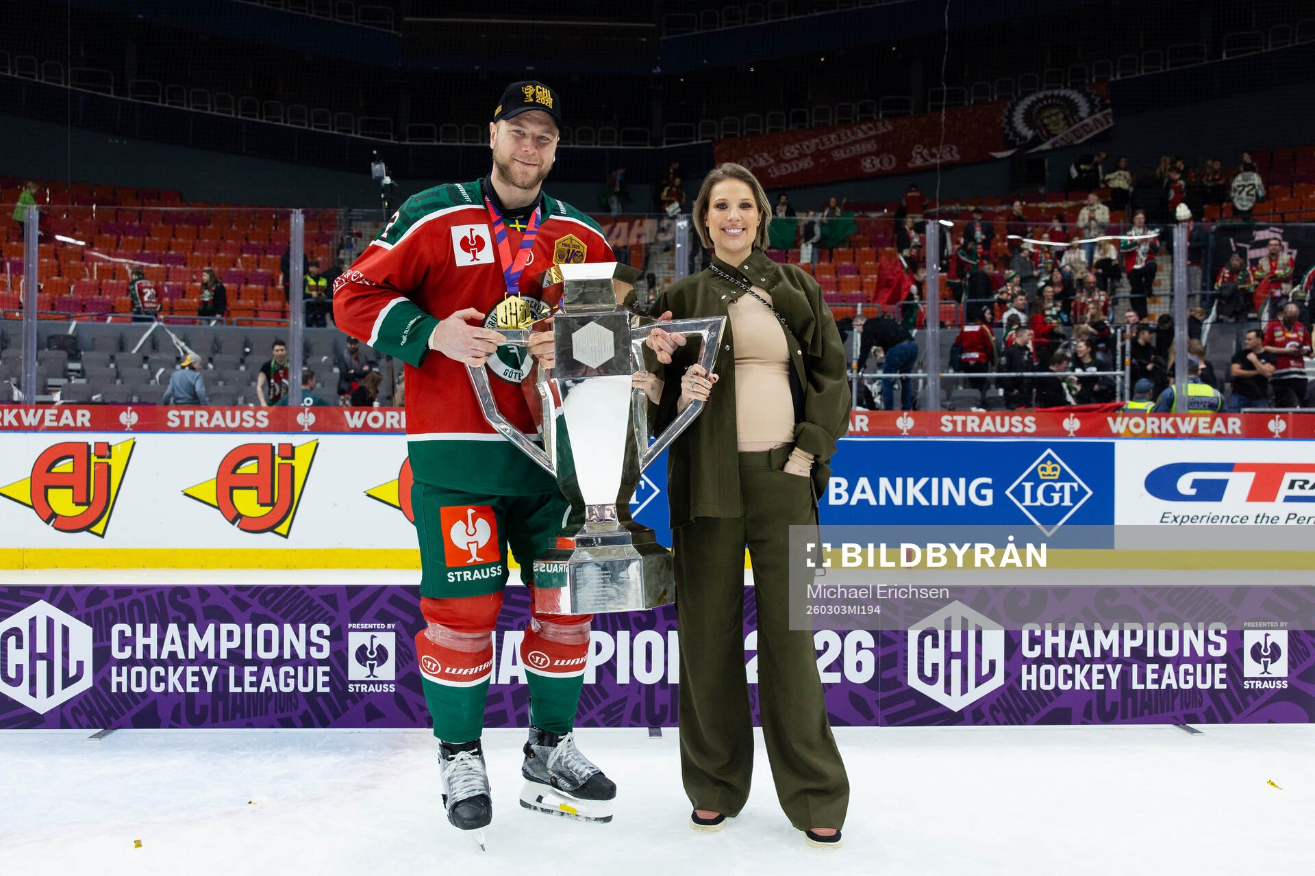 Christian Folin of Frölunda and his wife celebrate with