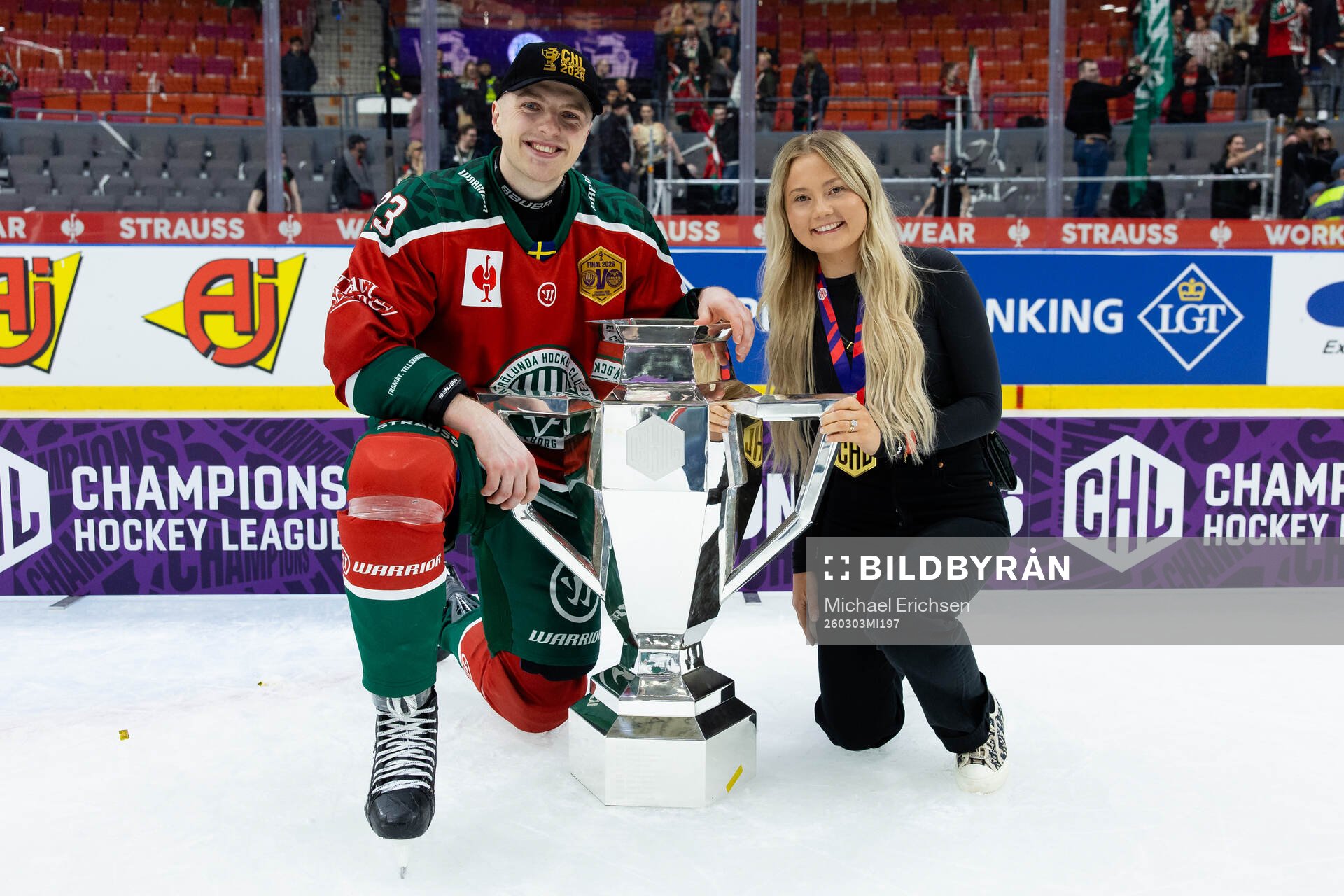 Linus Högberg of Frölunda and his fiancée celebrate with