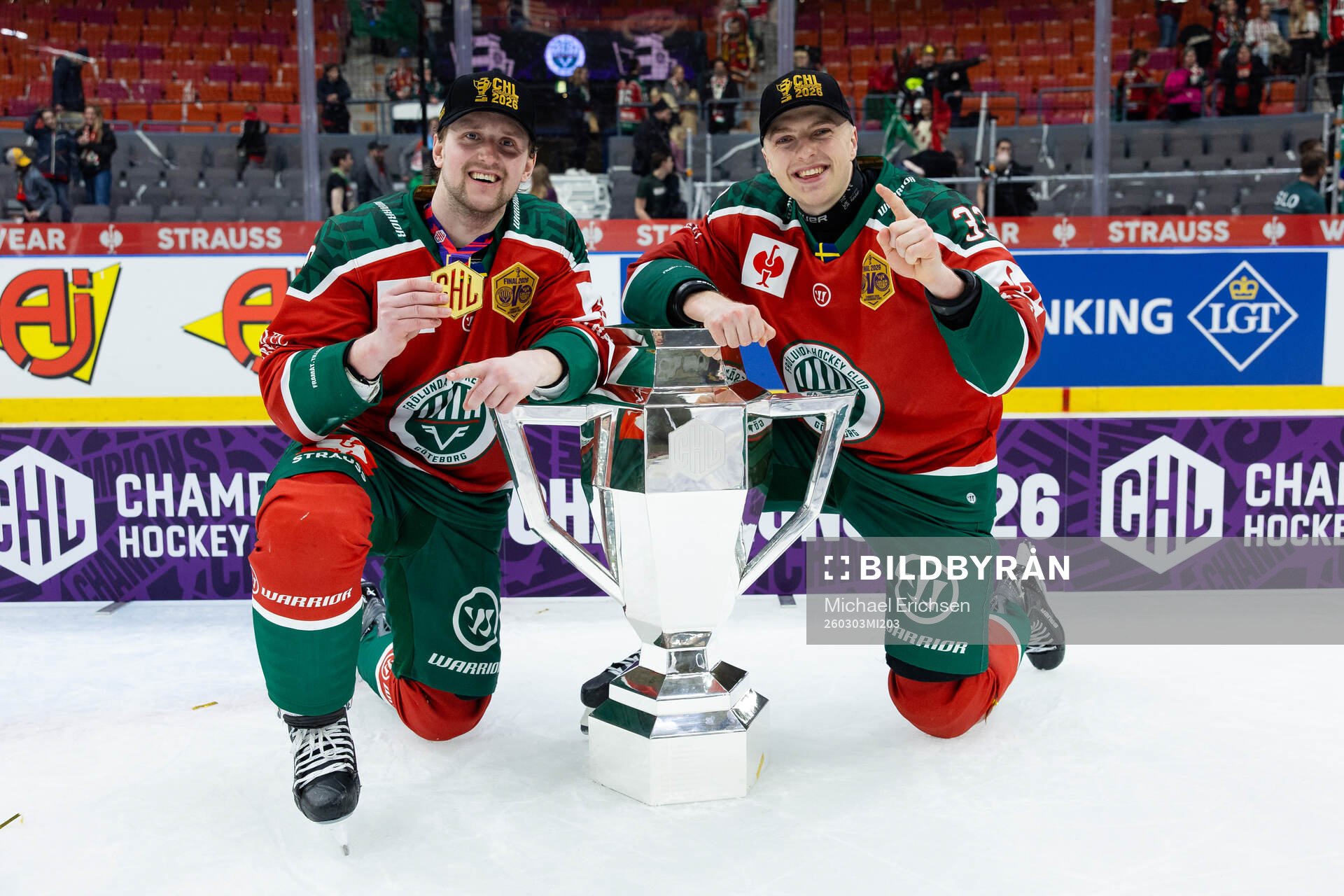 Linus Weissbach and Linus Högberg of Frölunda  celebrate