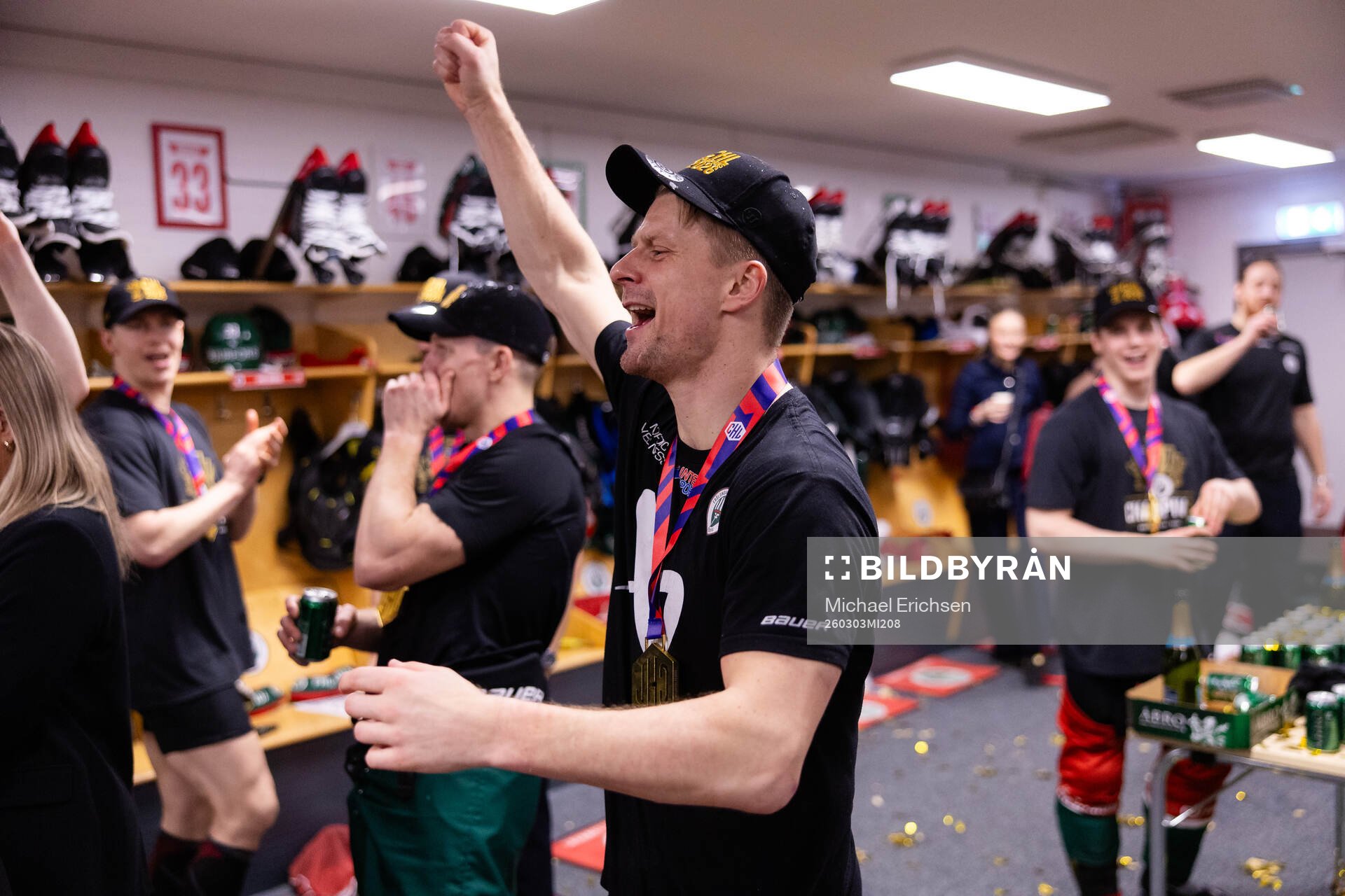 Nicklas Lasu of Frölunda celebrates