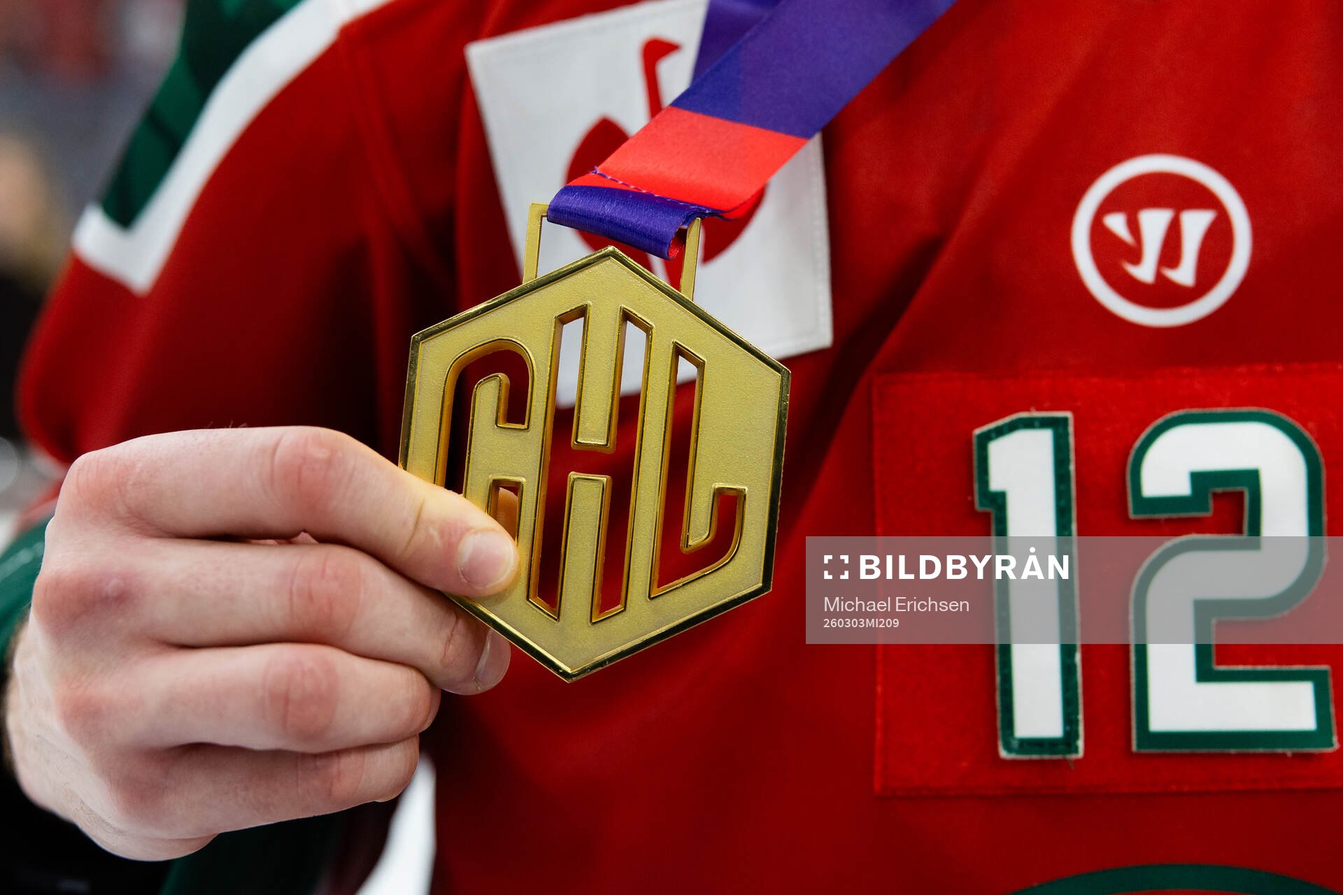 Max Friberg of Frölunda celebrate with the gold medal